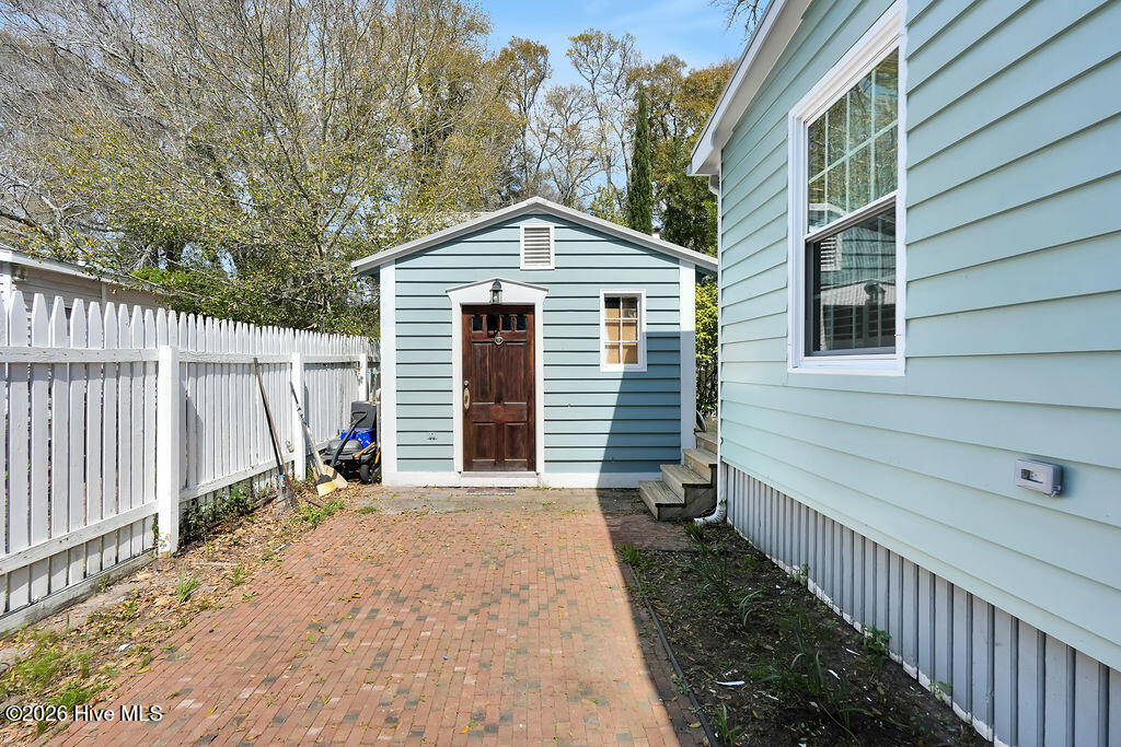 301 E West Street Property Photo 42