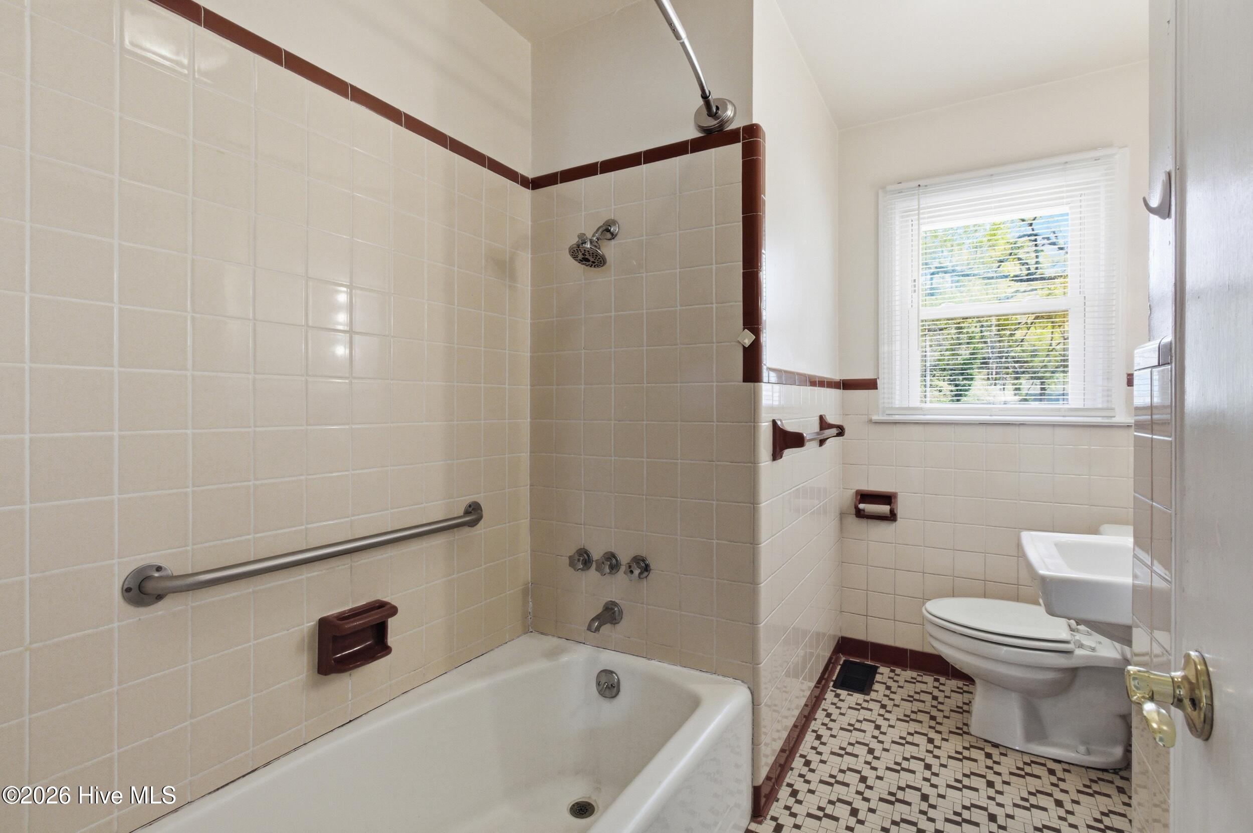 204 Glenburnie Drive Property Photo 9