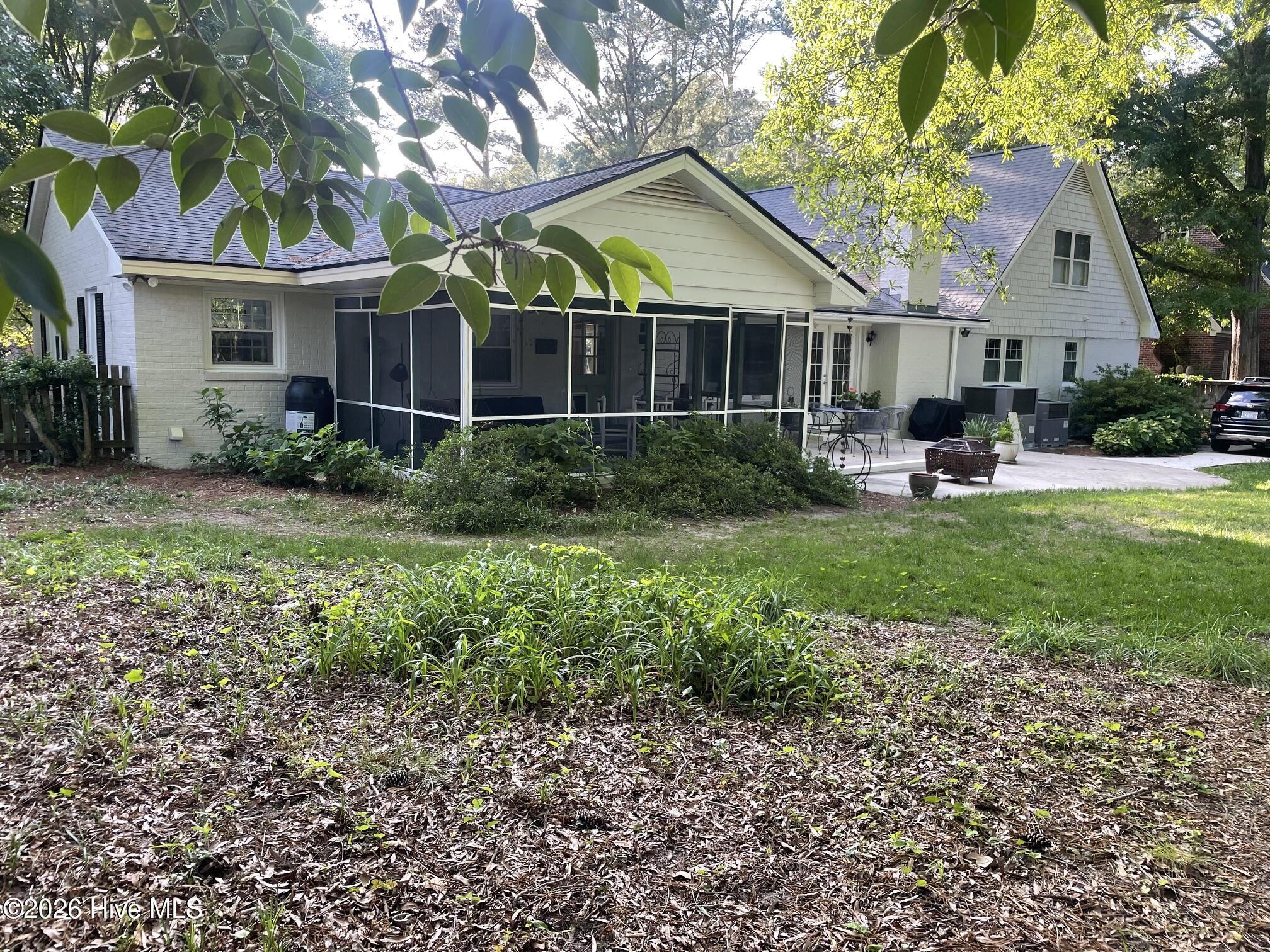 2210 Sulgrave Drive Nw Property Photo 3