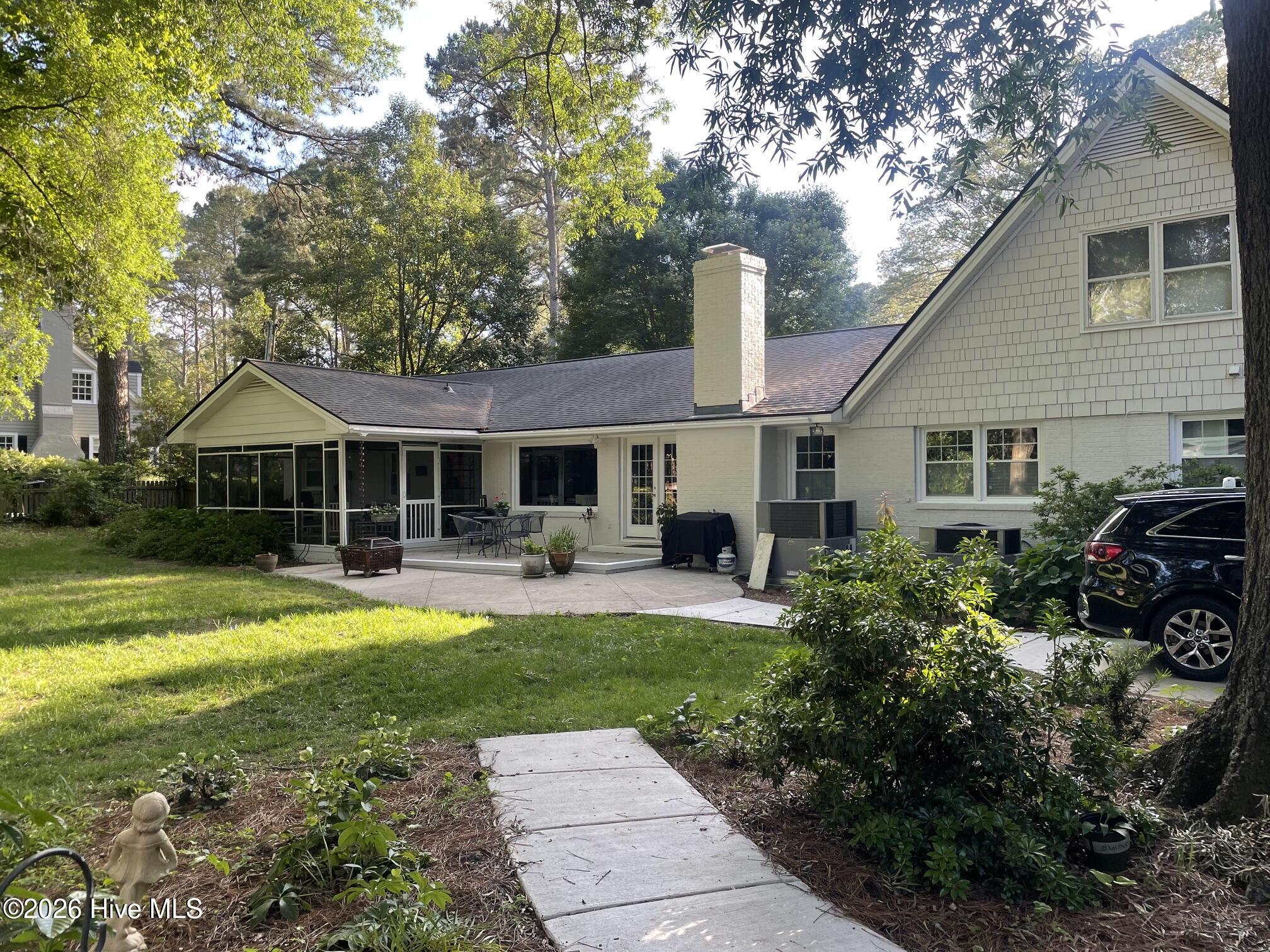 2210 Sulgrave Drive Nw Property Photo 4