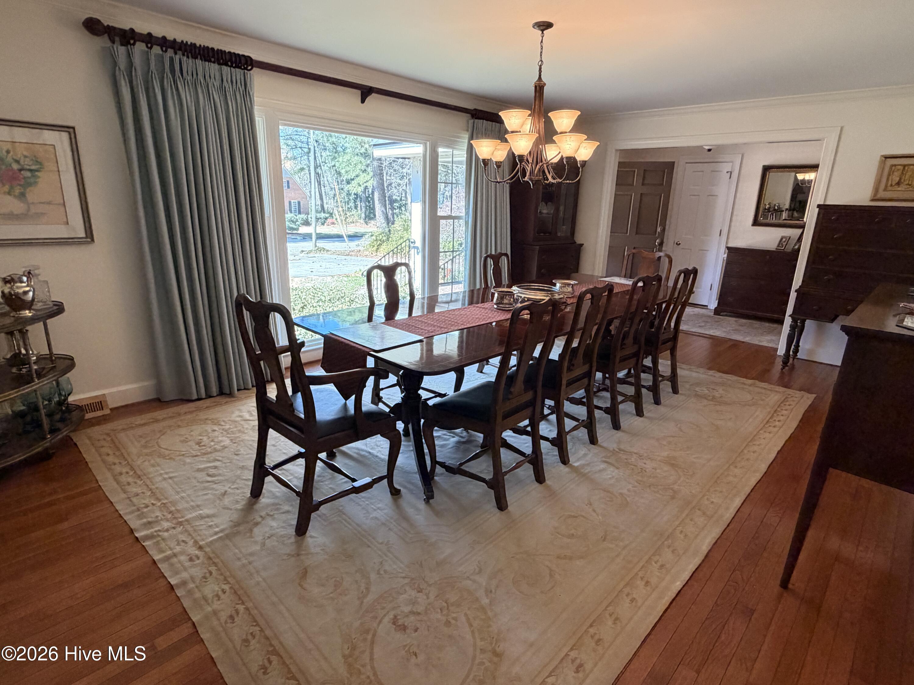 2210 Sulgrave Drive Nw Property Photo 7