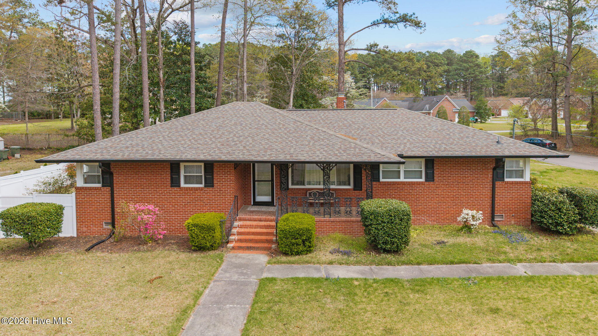 302 Oak Drive Property Photo 1