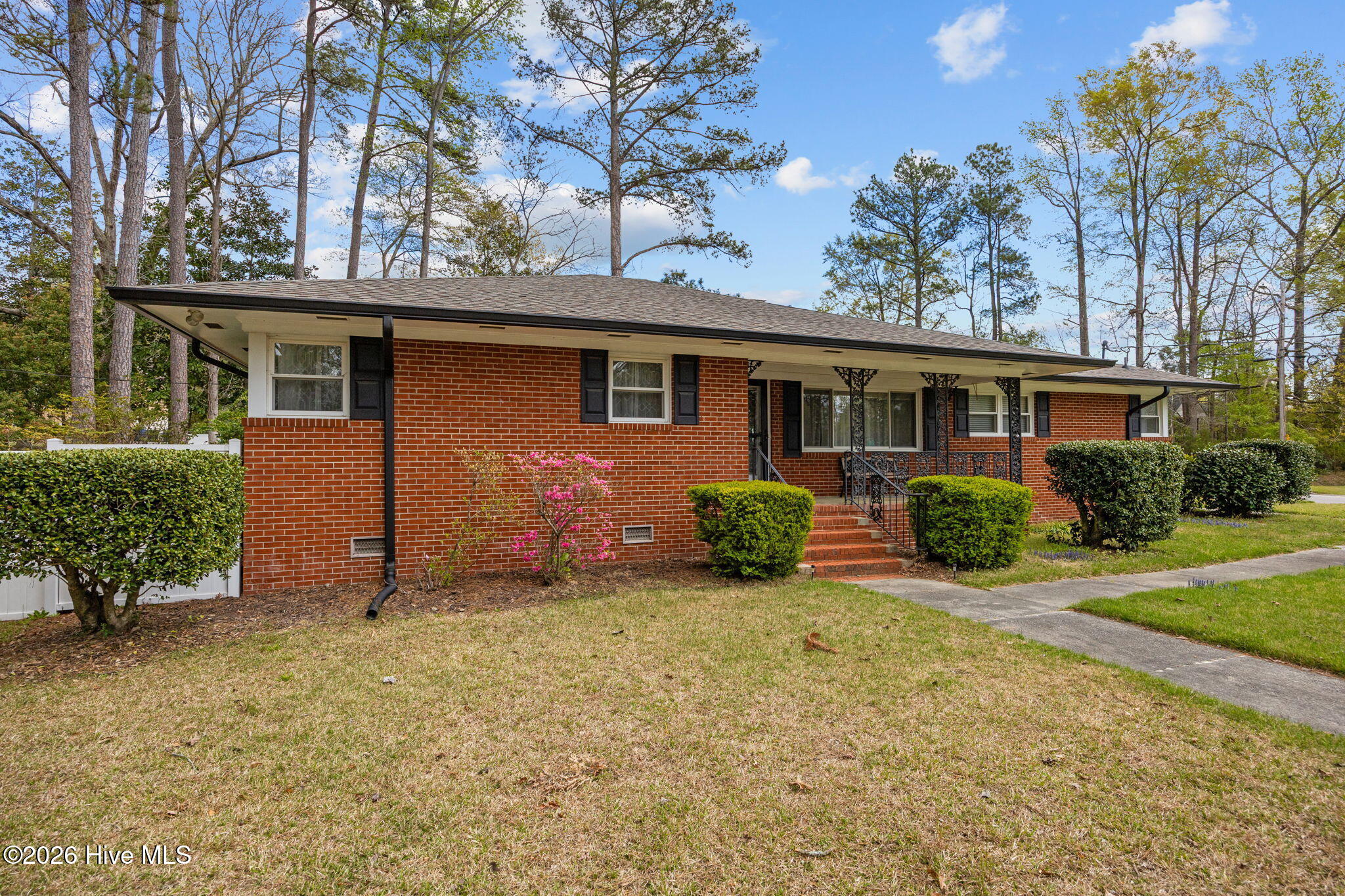 302 Oak Drive Property Photo 2