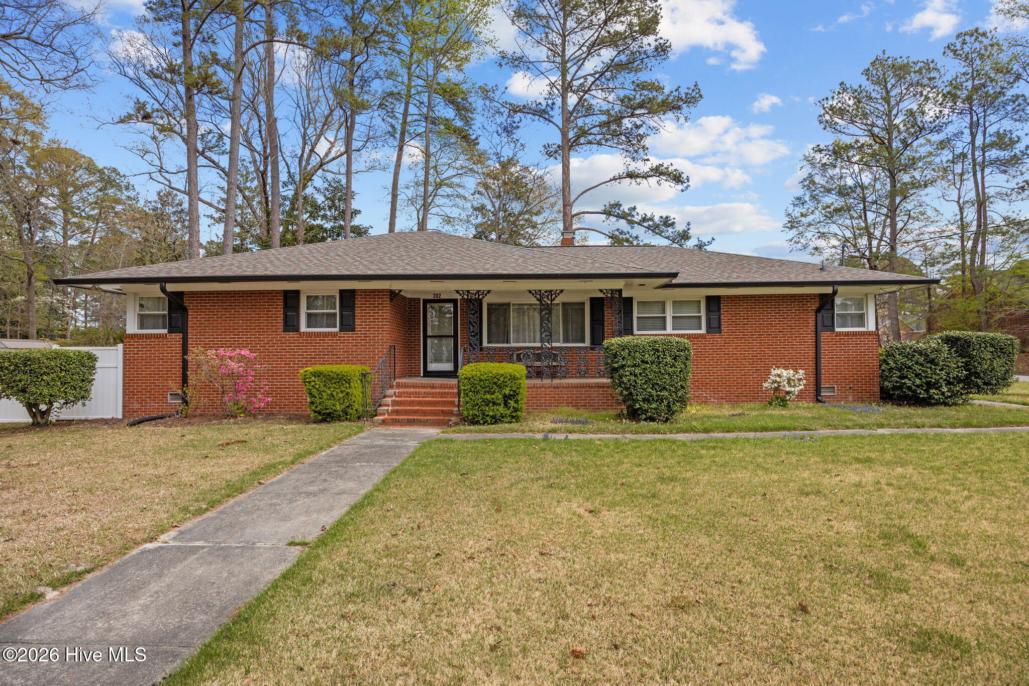 302 Oak Drive Property Photo 3