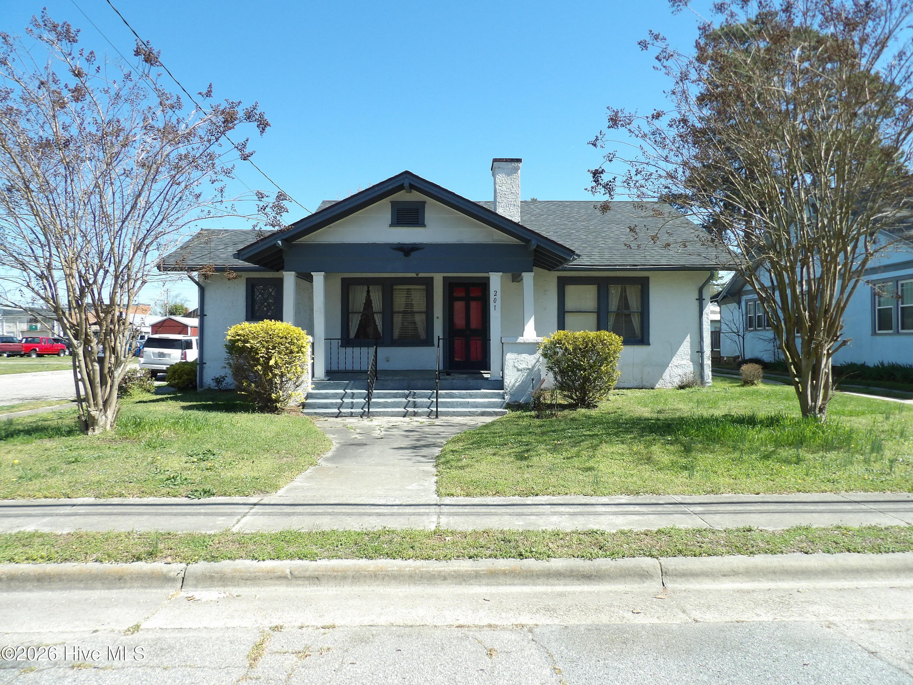 201 E Thompson Avenue Property Photo 1