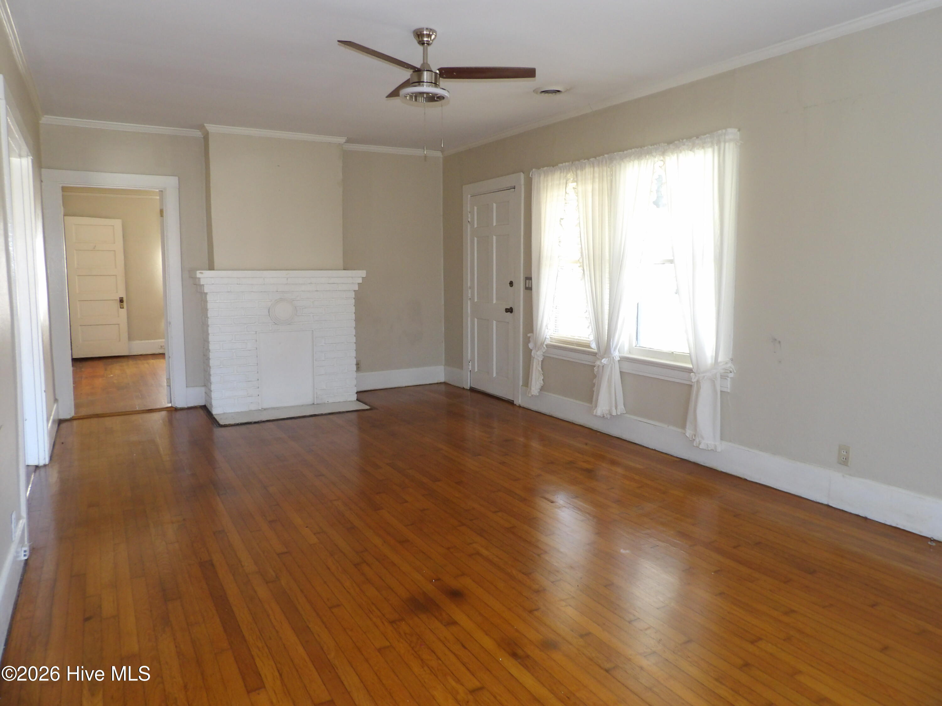 201 E Thompson Avenue Property Photo 4
