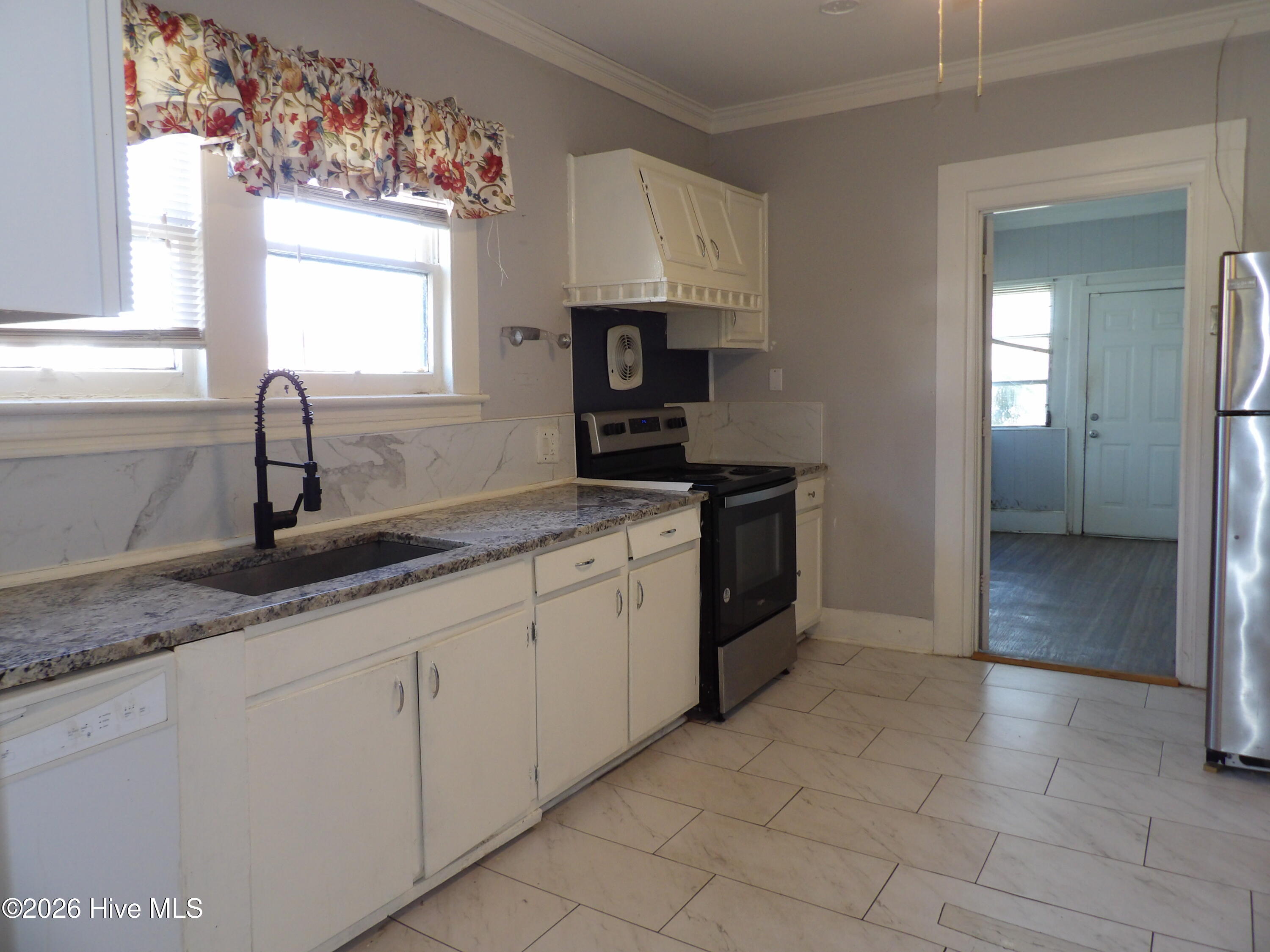 201 E Thompson Avenue Property Photo 5