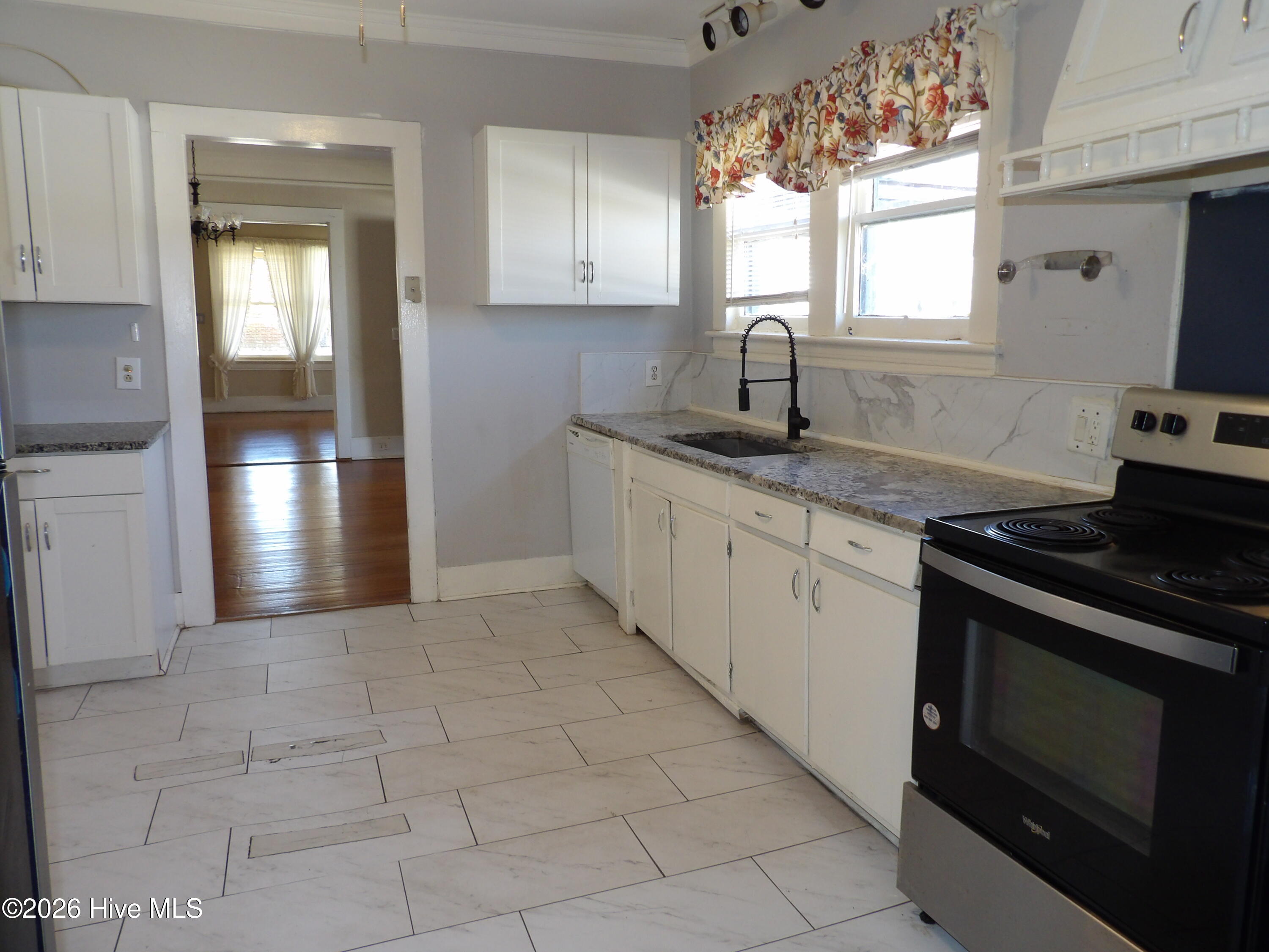 201 E Thompson Avenue Property Photo 6