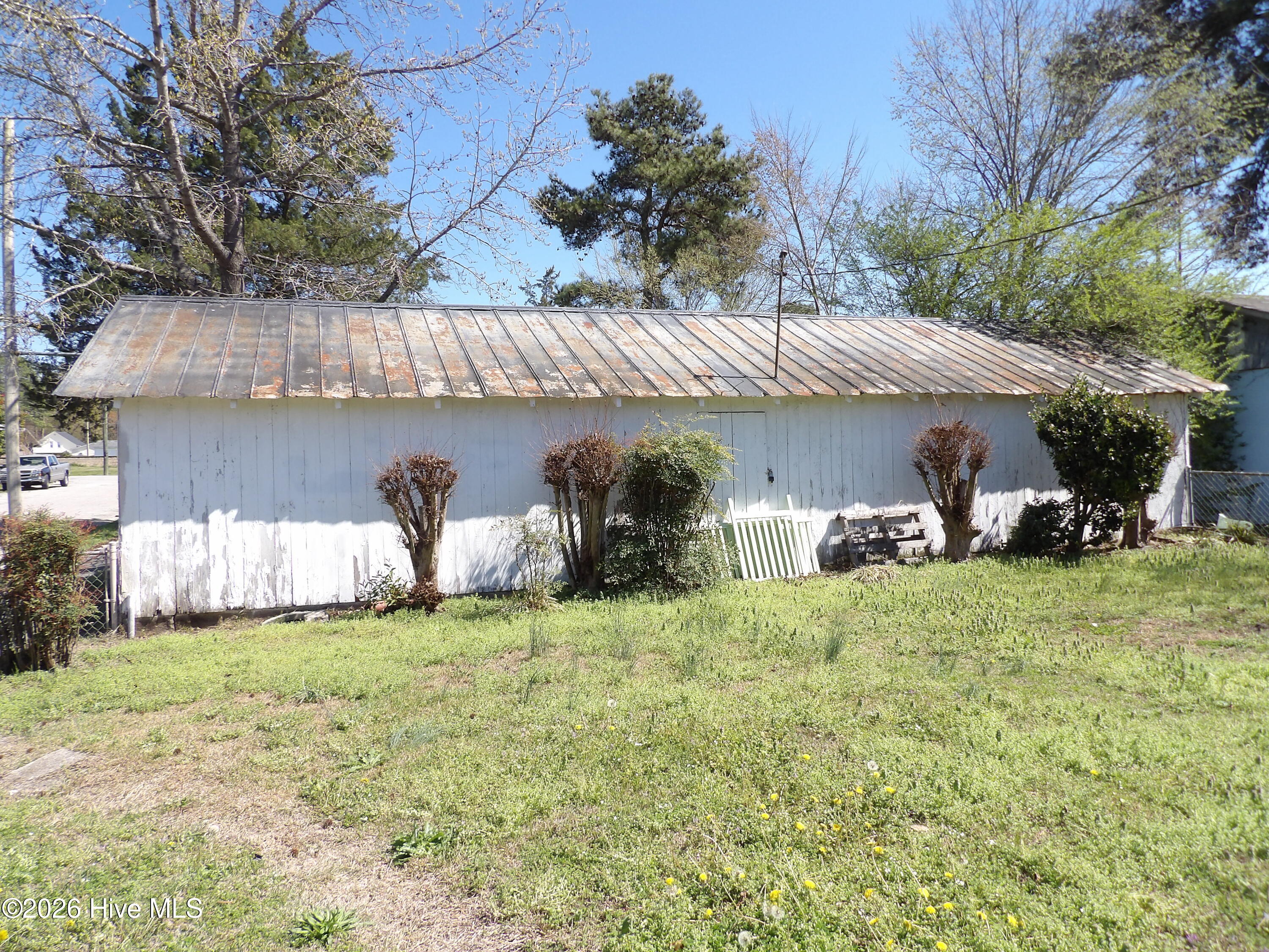 201 E Thompson Avenue Property Photo 16