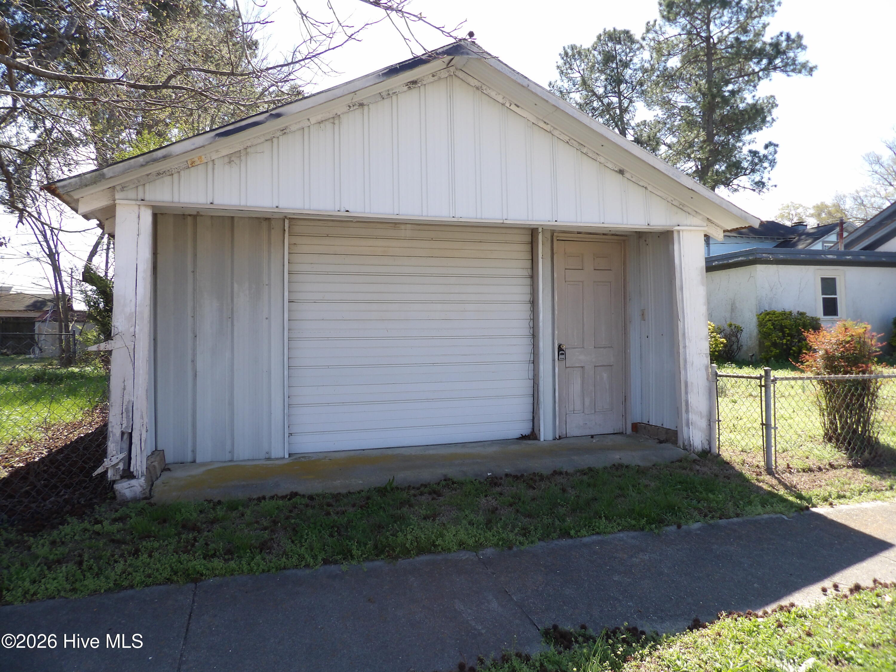 201 E Thompson Avenue Property Photo 17