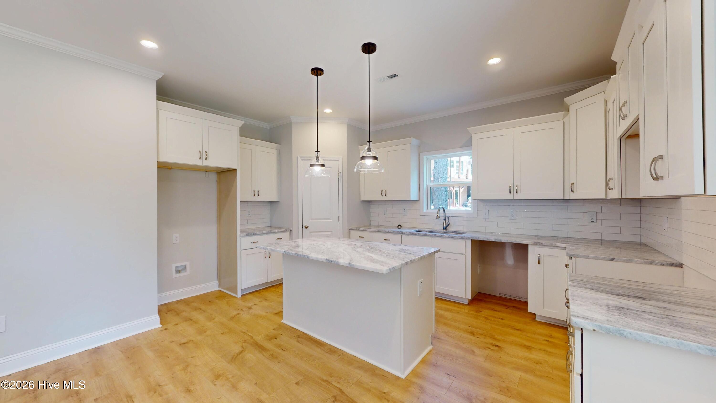 165 Devonshire Avenue W Property Photo 6