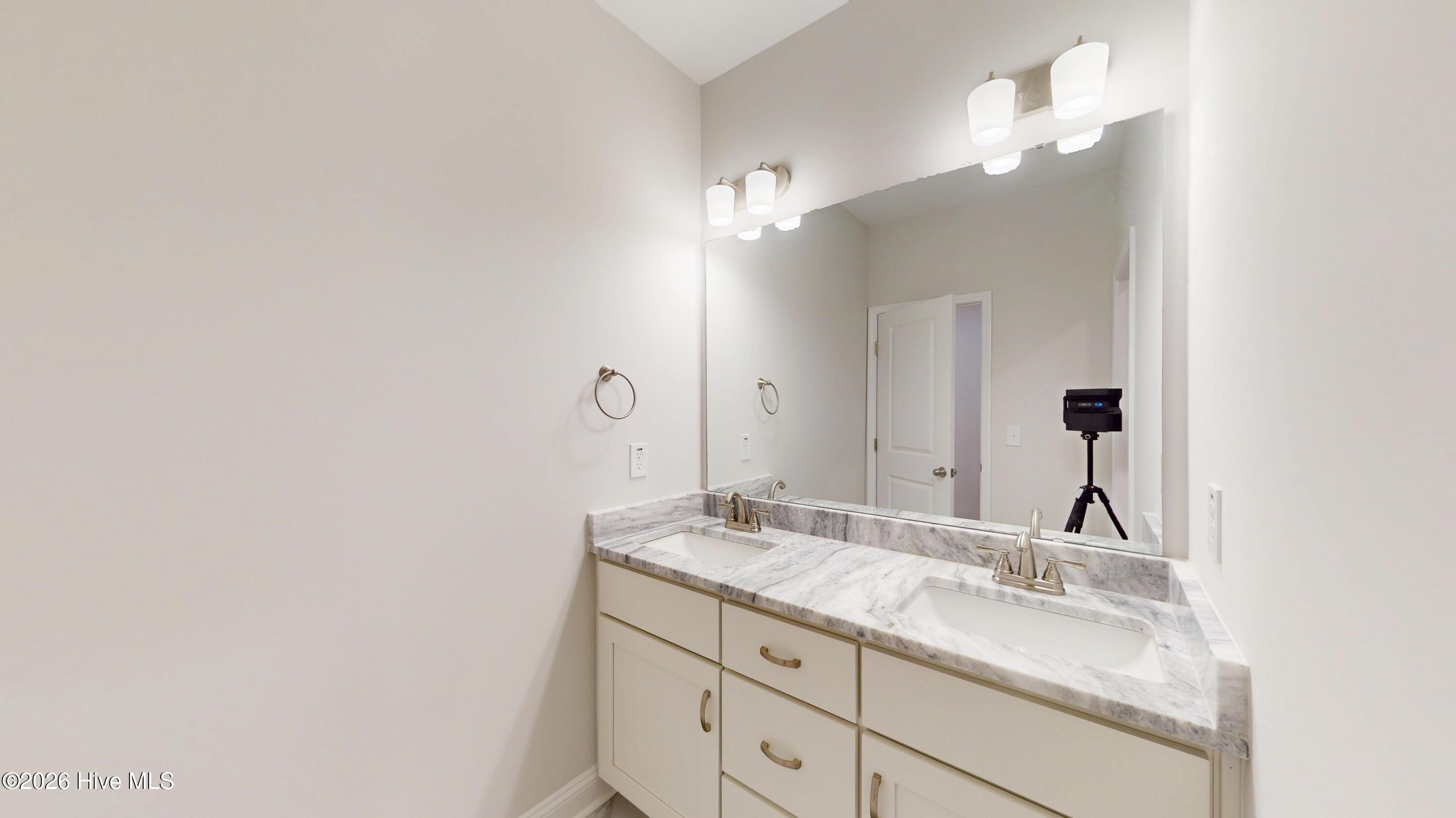 165 Devonshire Avenue W Property Photo 12