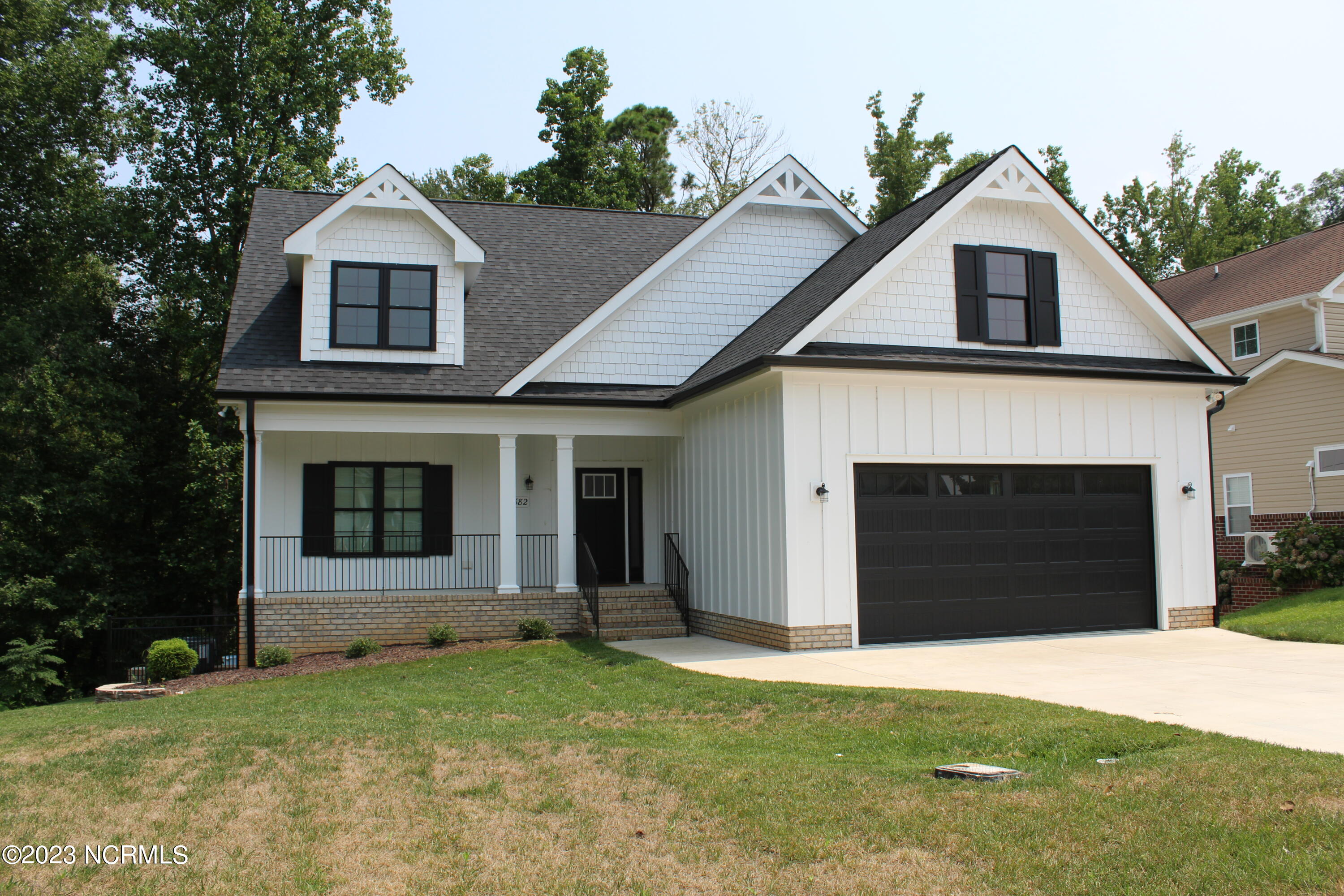 882 Live Oak Lane Property Photo 2