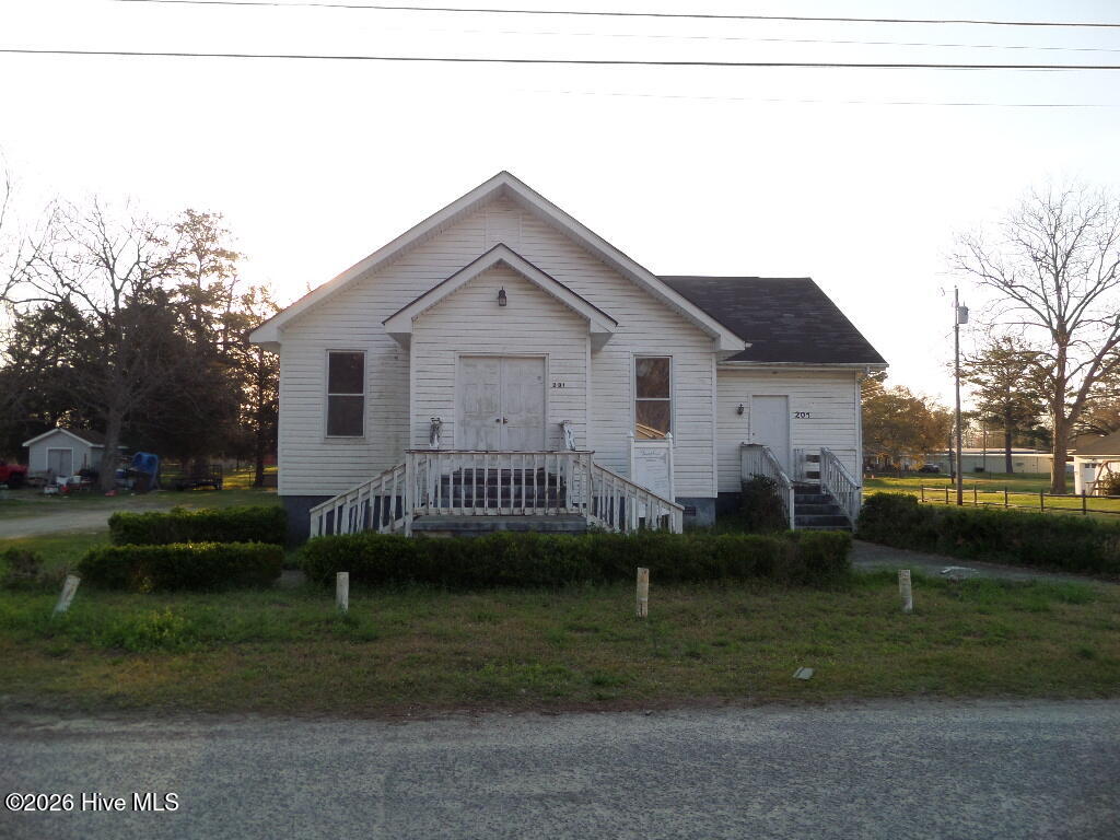 201 Ellington Street Property Photo 3