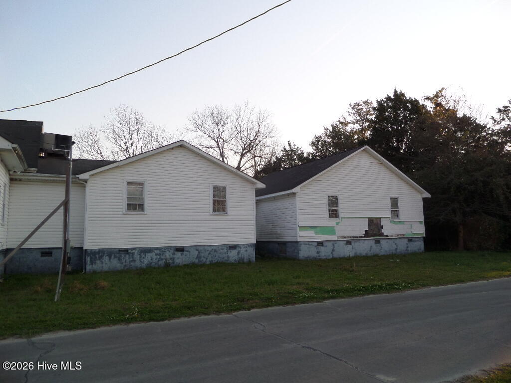 201 Ellington Street Property Photo 4
