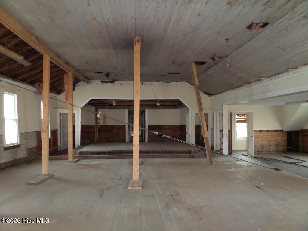 201 Ellington Street Property Photo 7