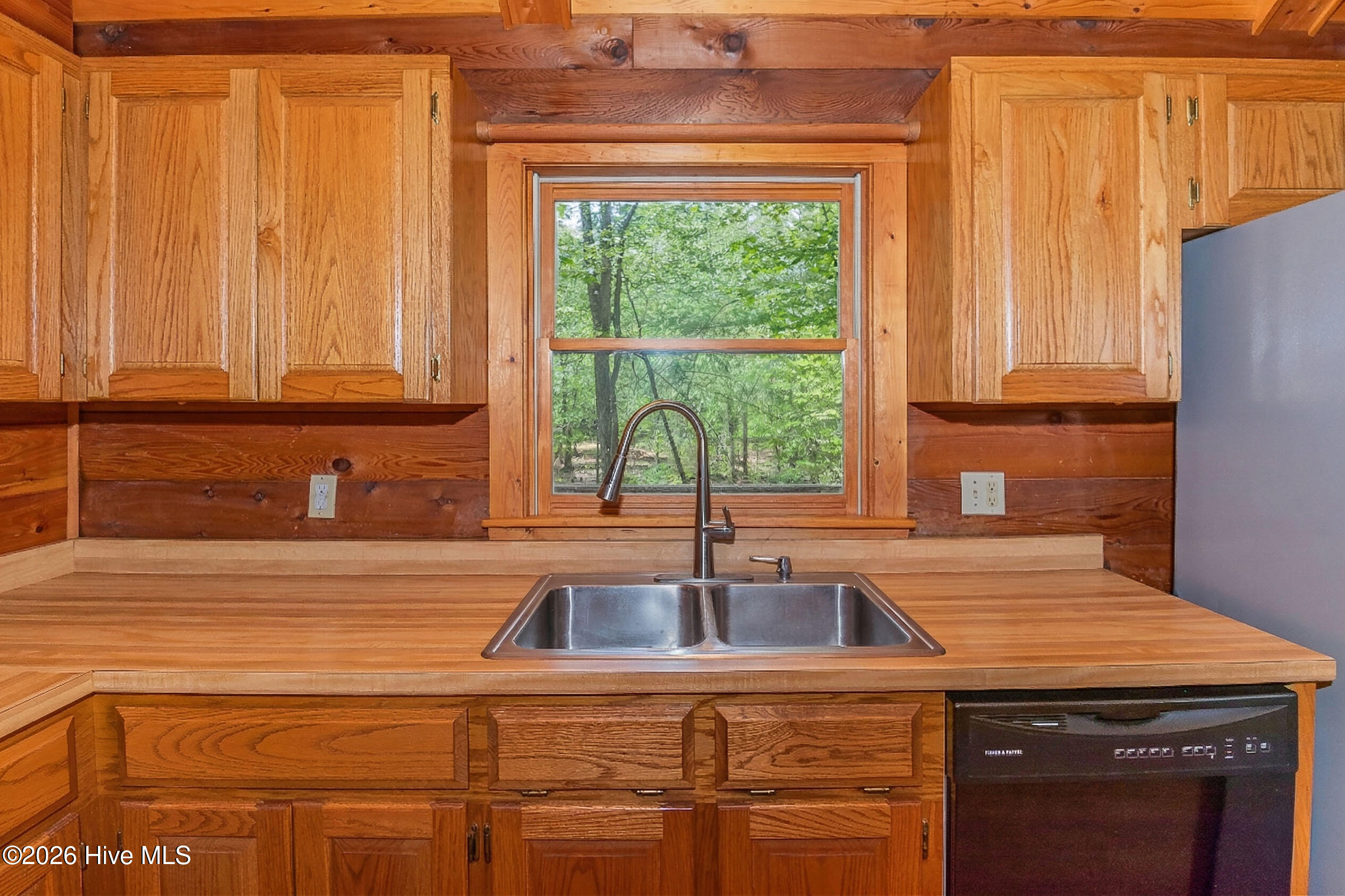 345 Rock Road Property Photo 8