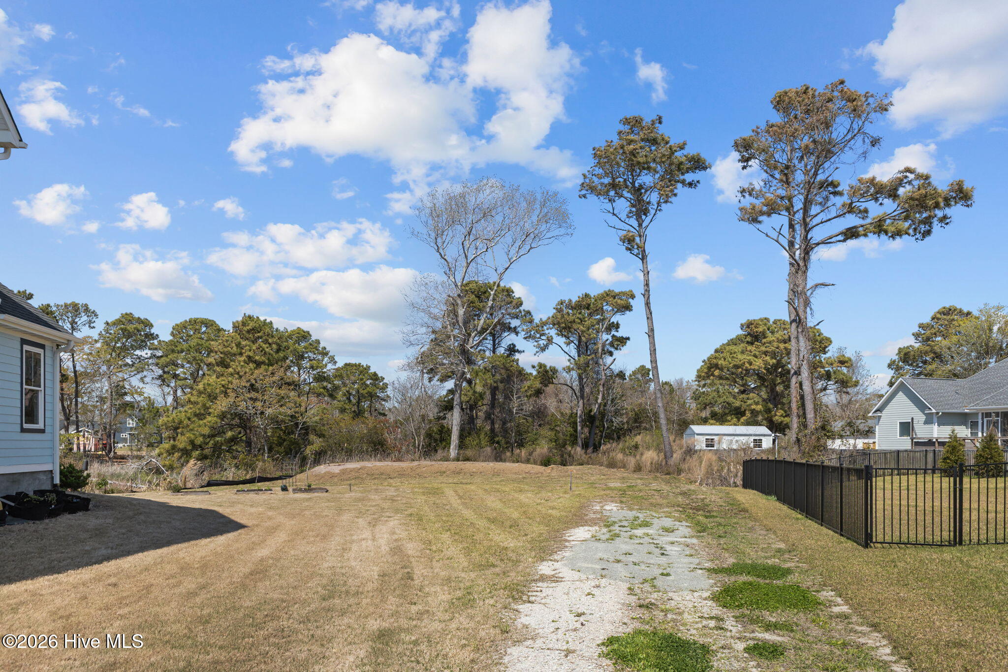 662 Fishermans Point Property Photo 3