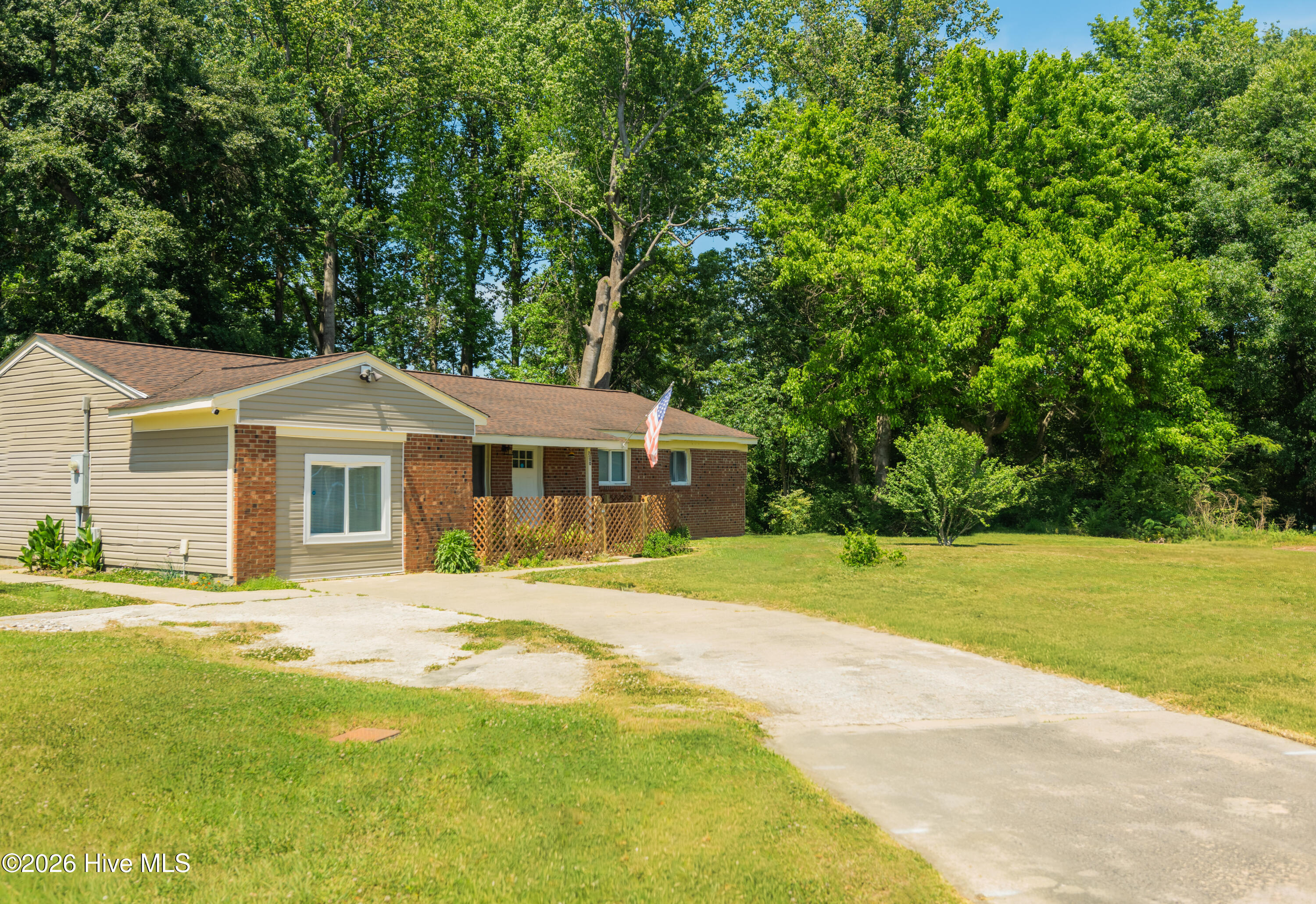 200 Dale Drive Property Photo 2
