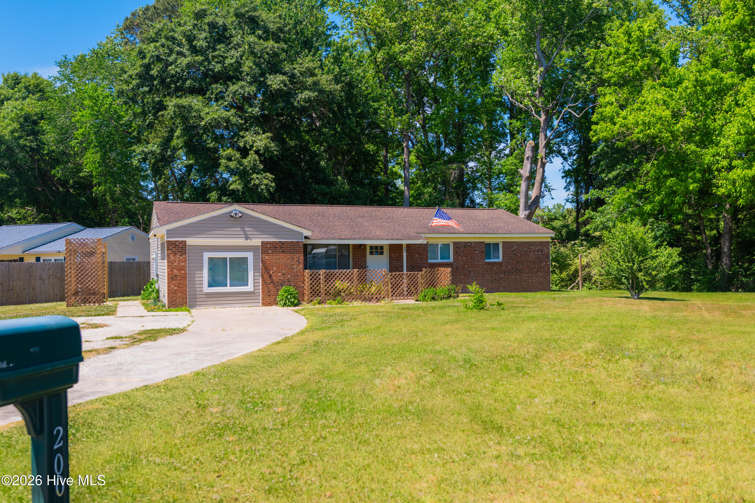 200 Dale Drive Property Photo 3
