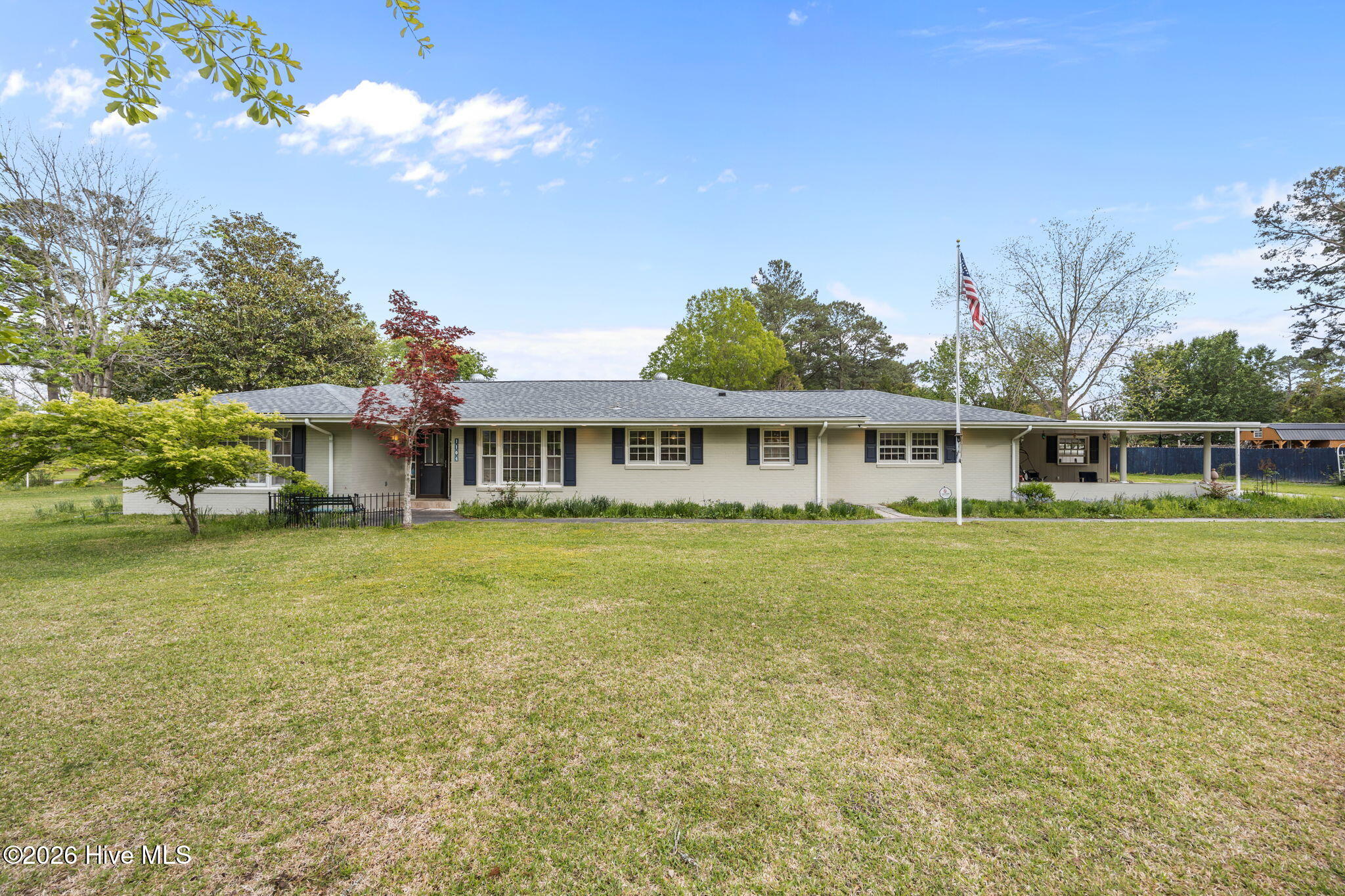 1104 Longview Drive Property Photo 1