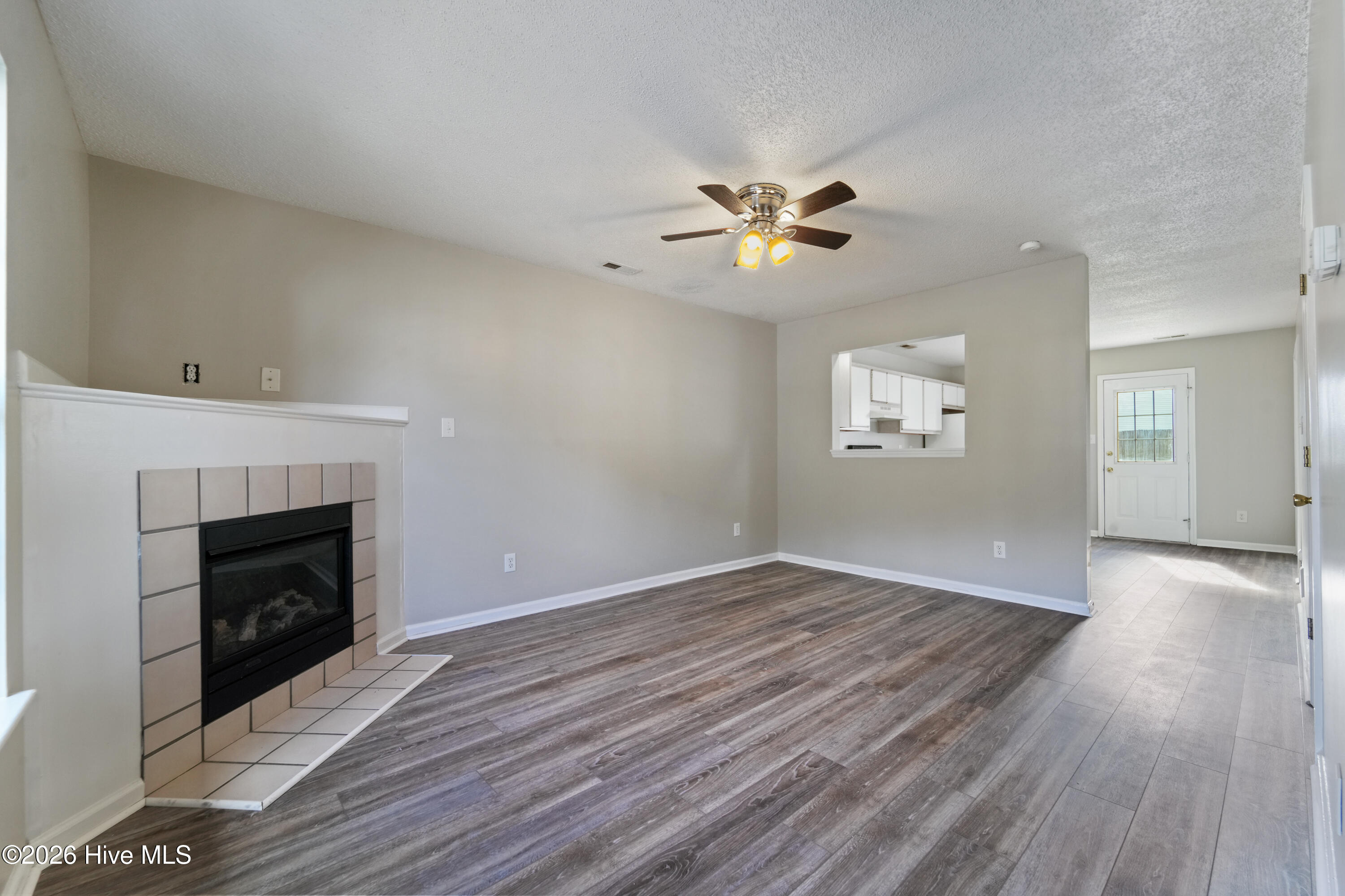 207 Pinegrove Court Property Photo 3