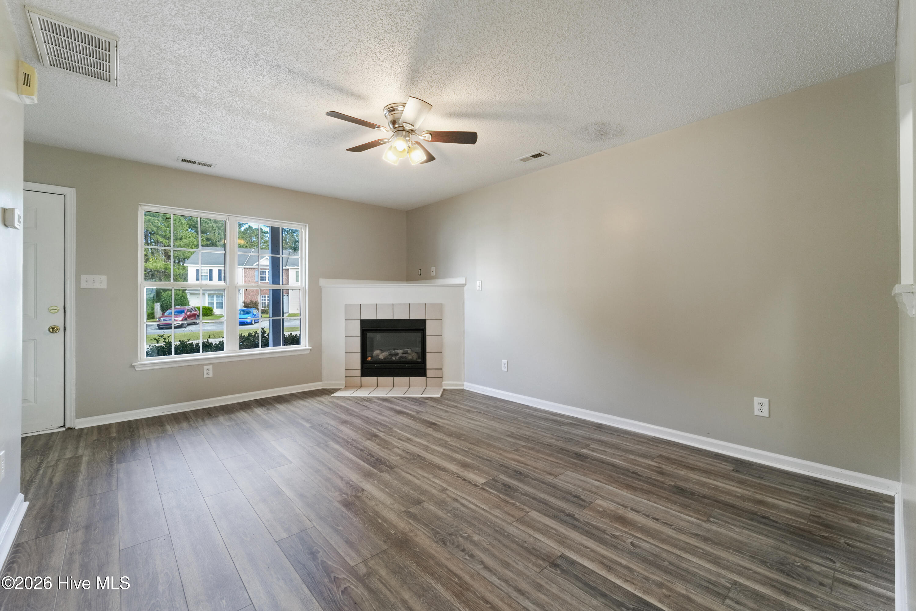 207 Pinegrove Court Property Photo 5
