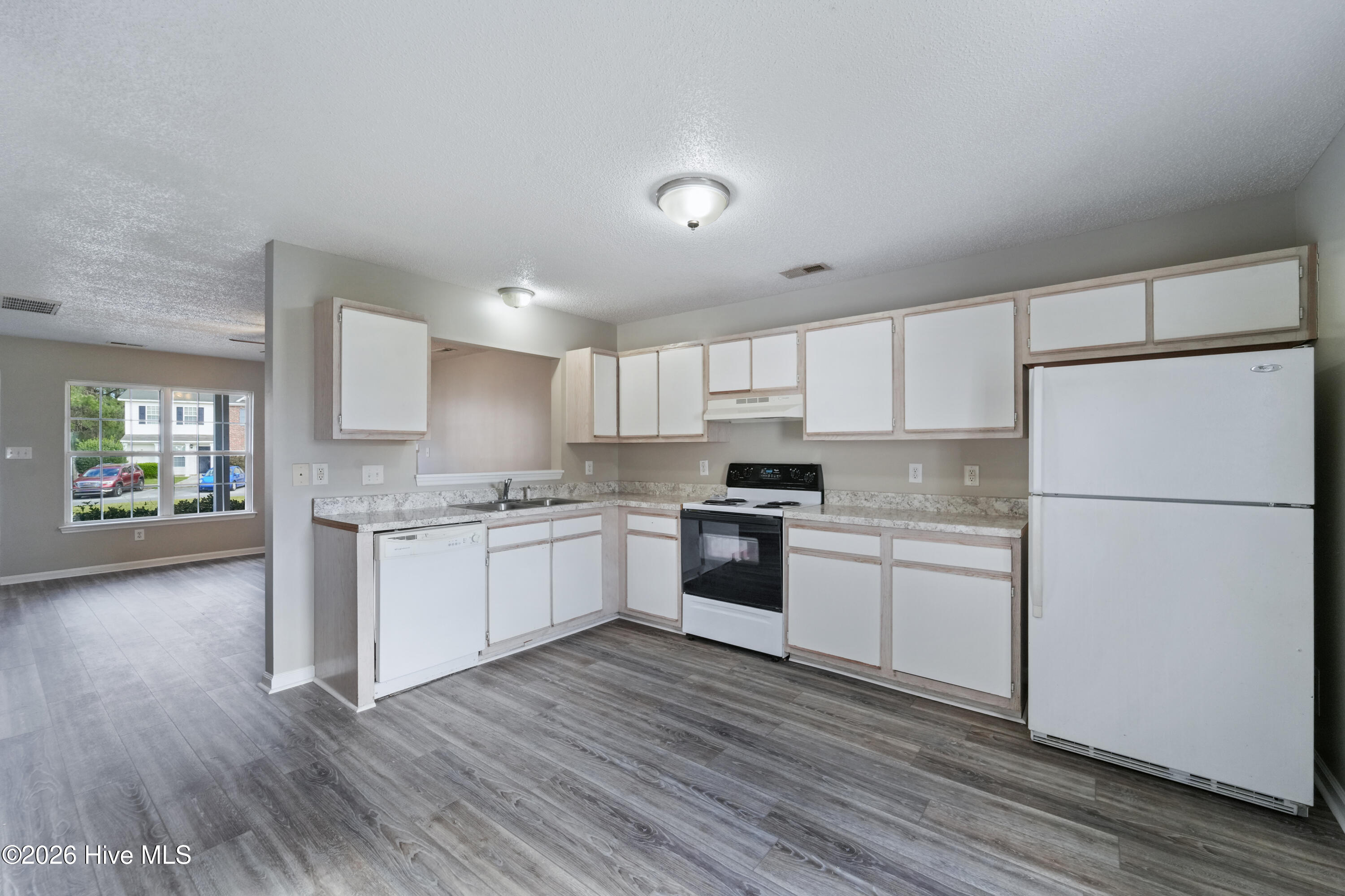 207 Pinegrove Court Property Photo 7