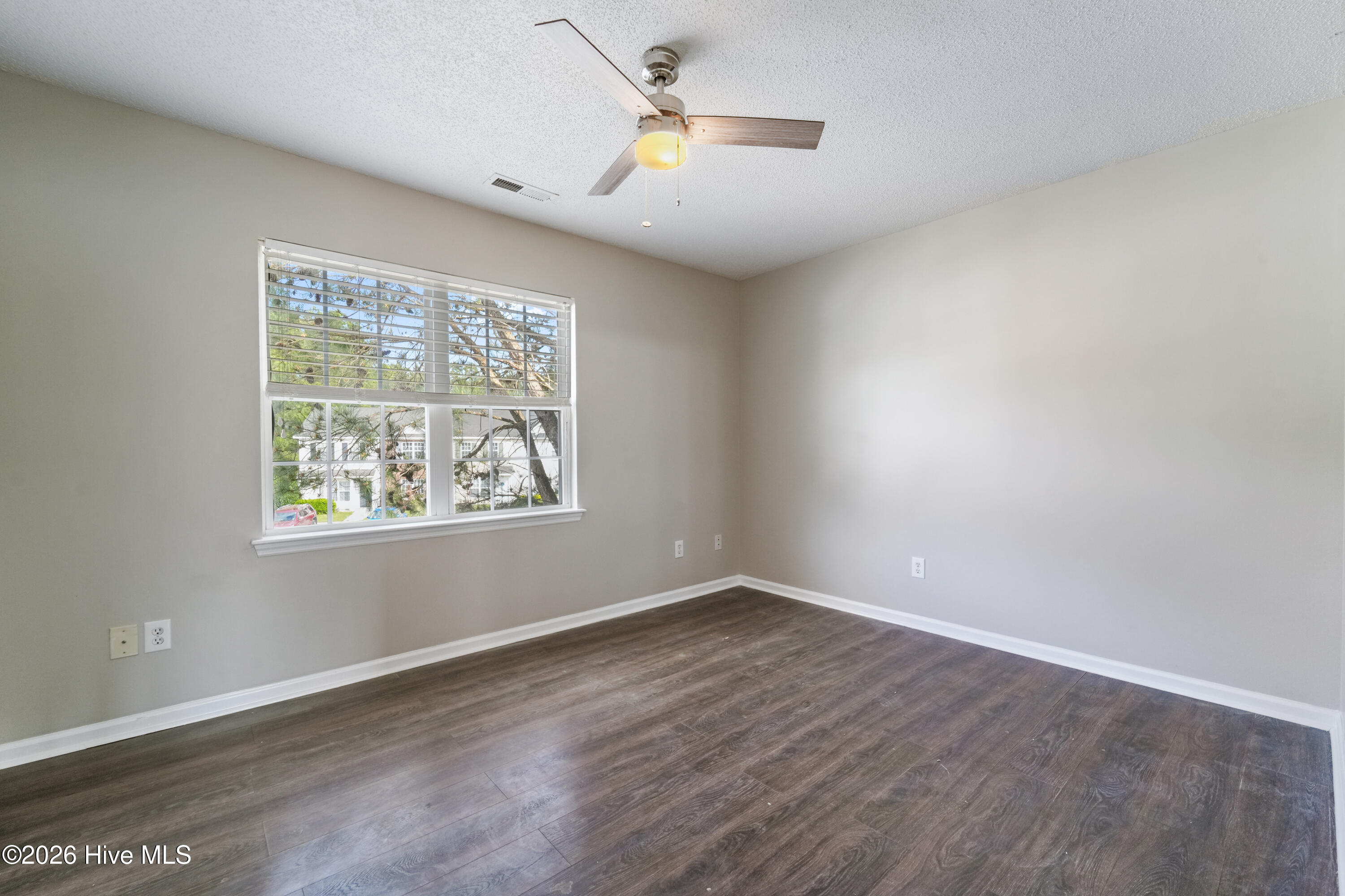 207 Pinegrove Court Property Photo 9
