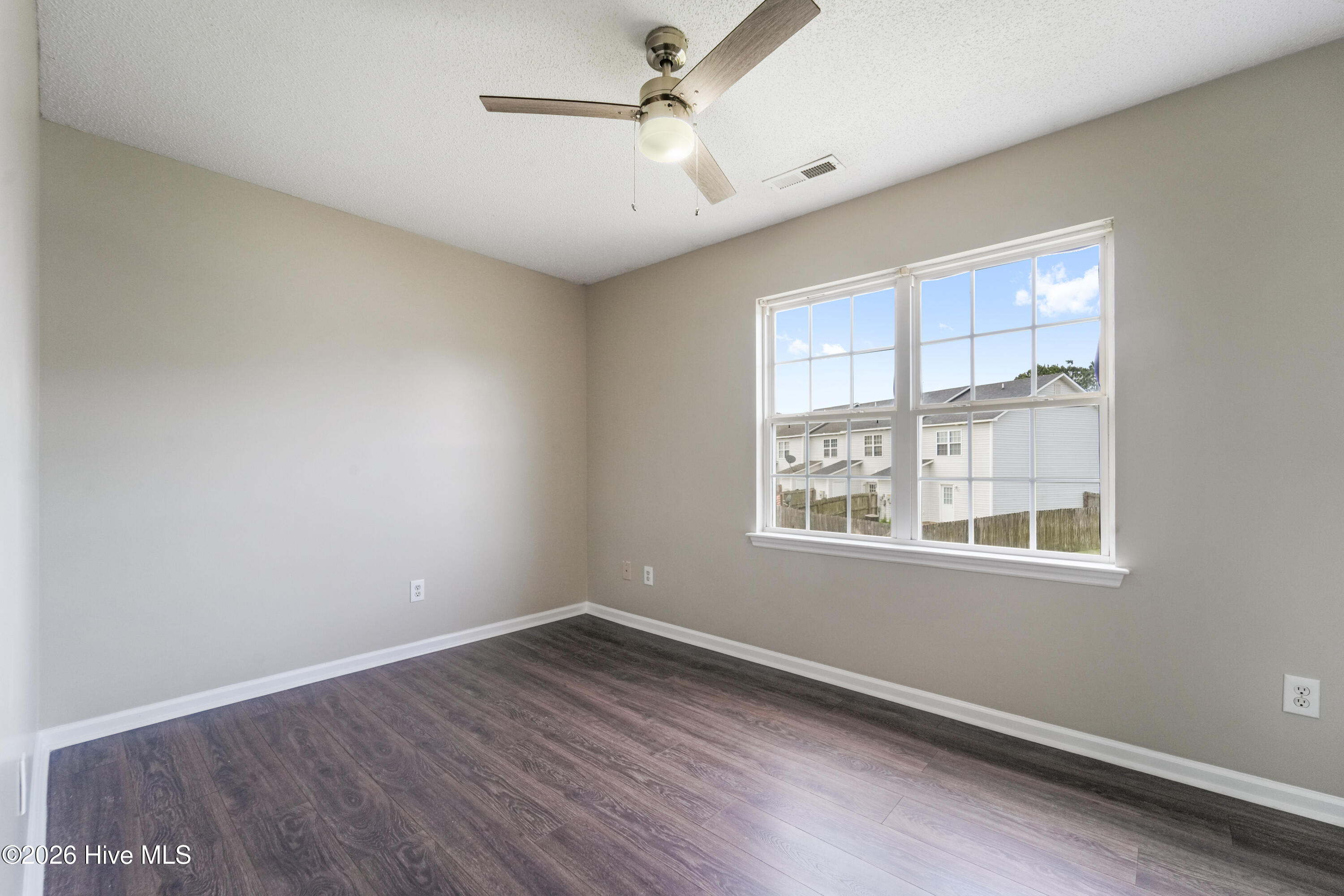 207 Pinegrove Court Property Photo 12