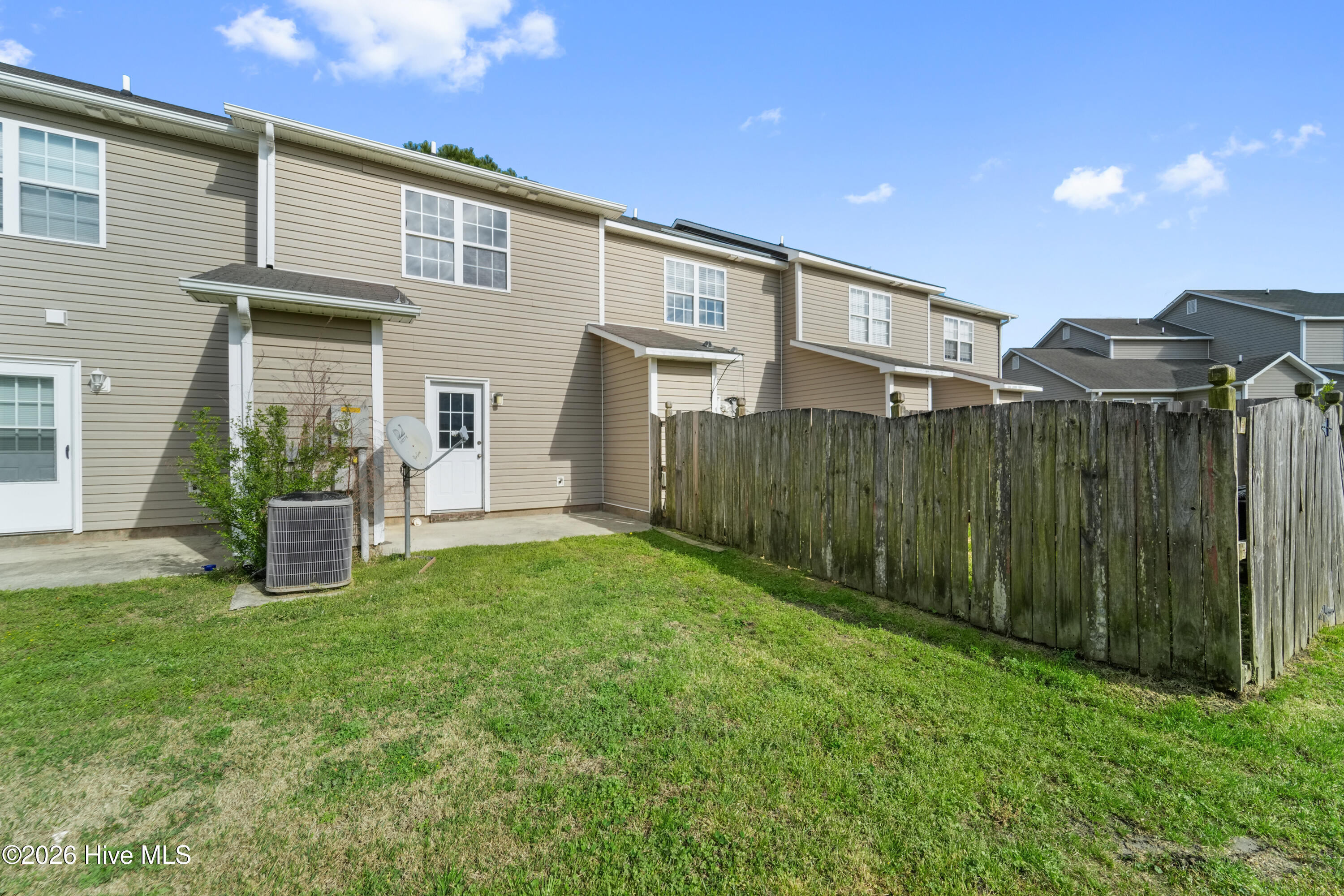 207 Pinegrove Court Property Photo 19