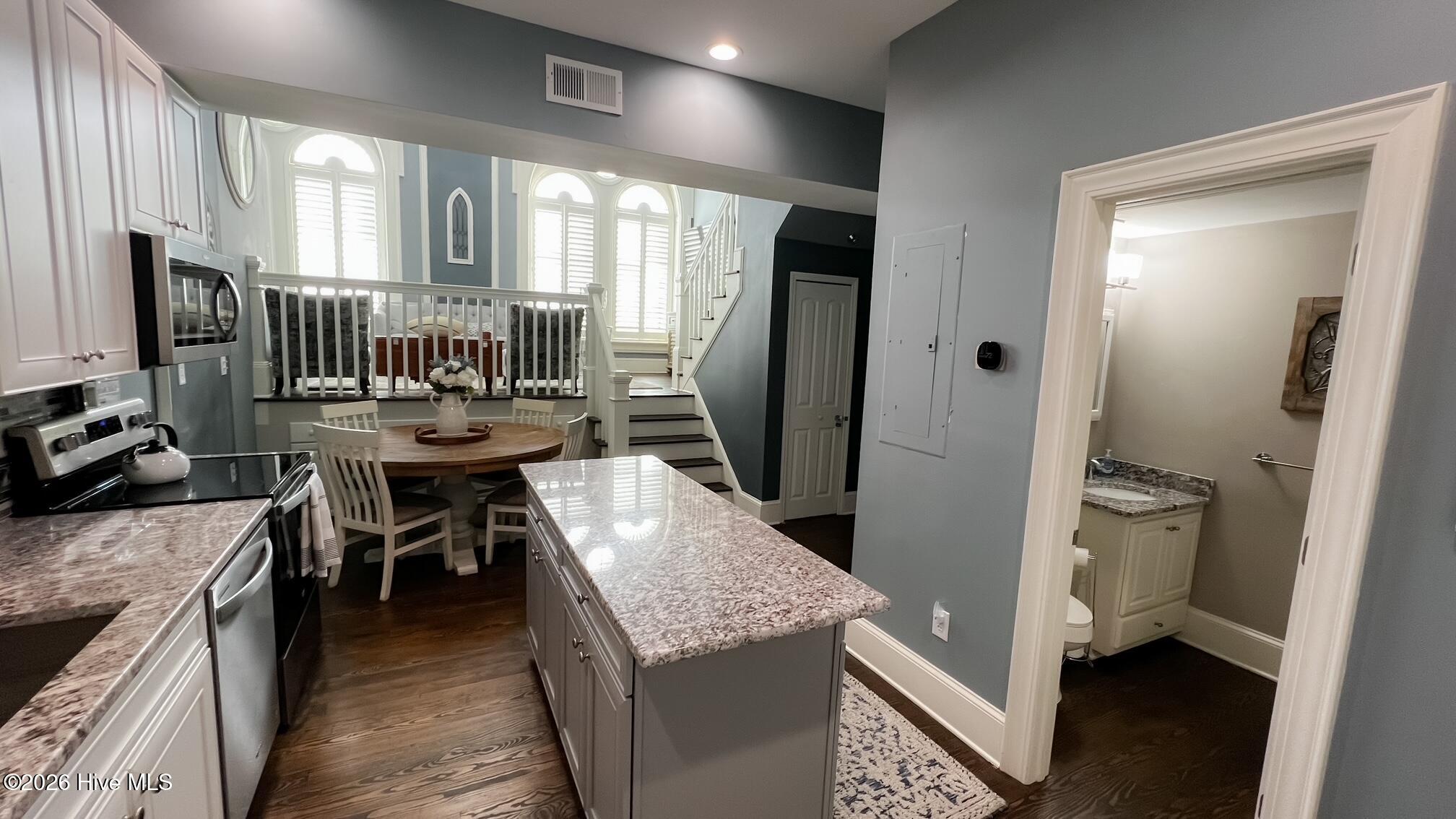 21 N Front Street 3d-1 Property Photo 2