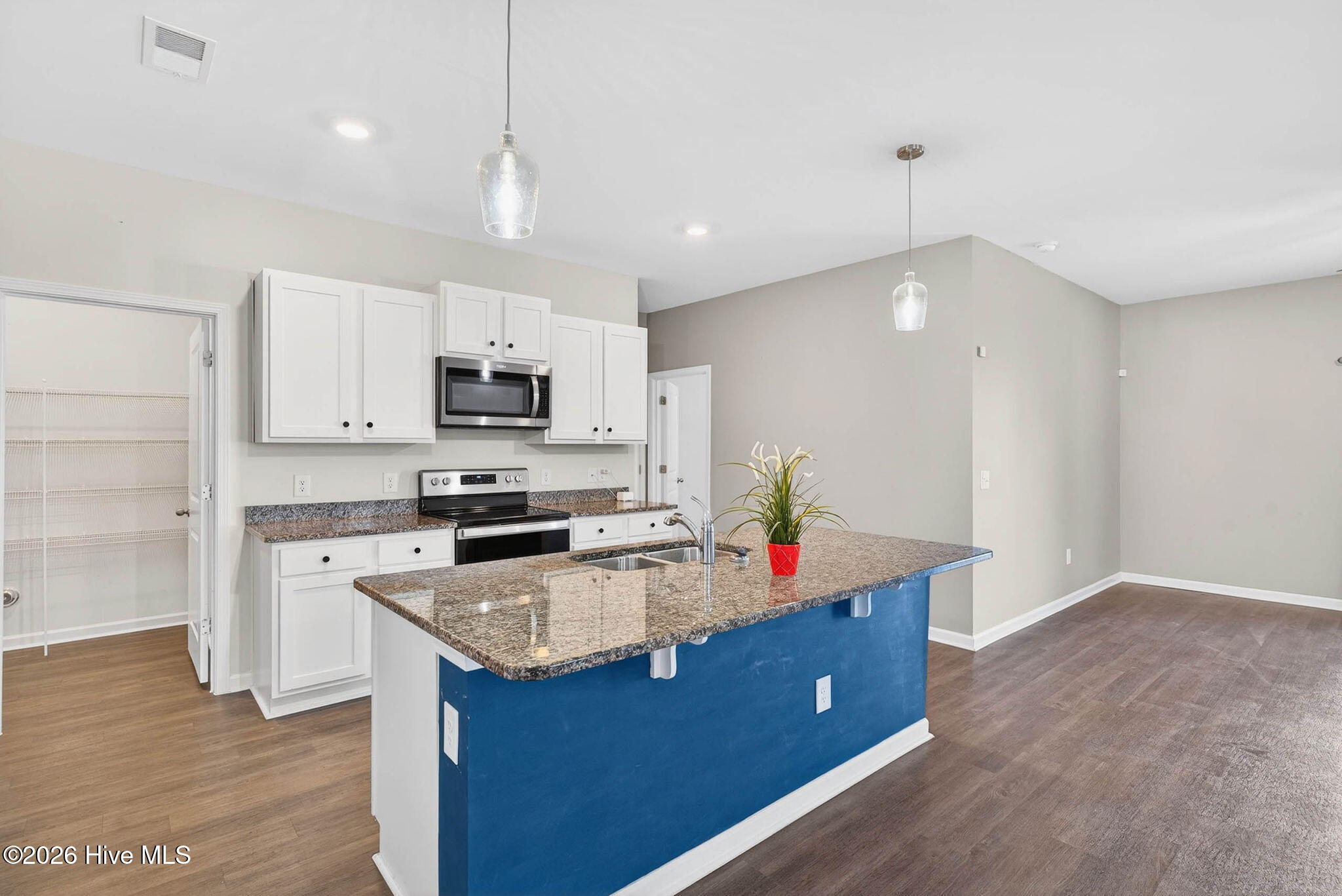 1573 Murre Court Se Property Photo 16