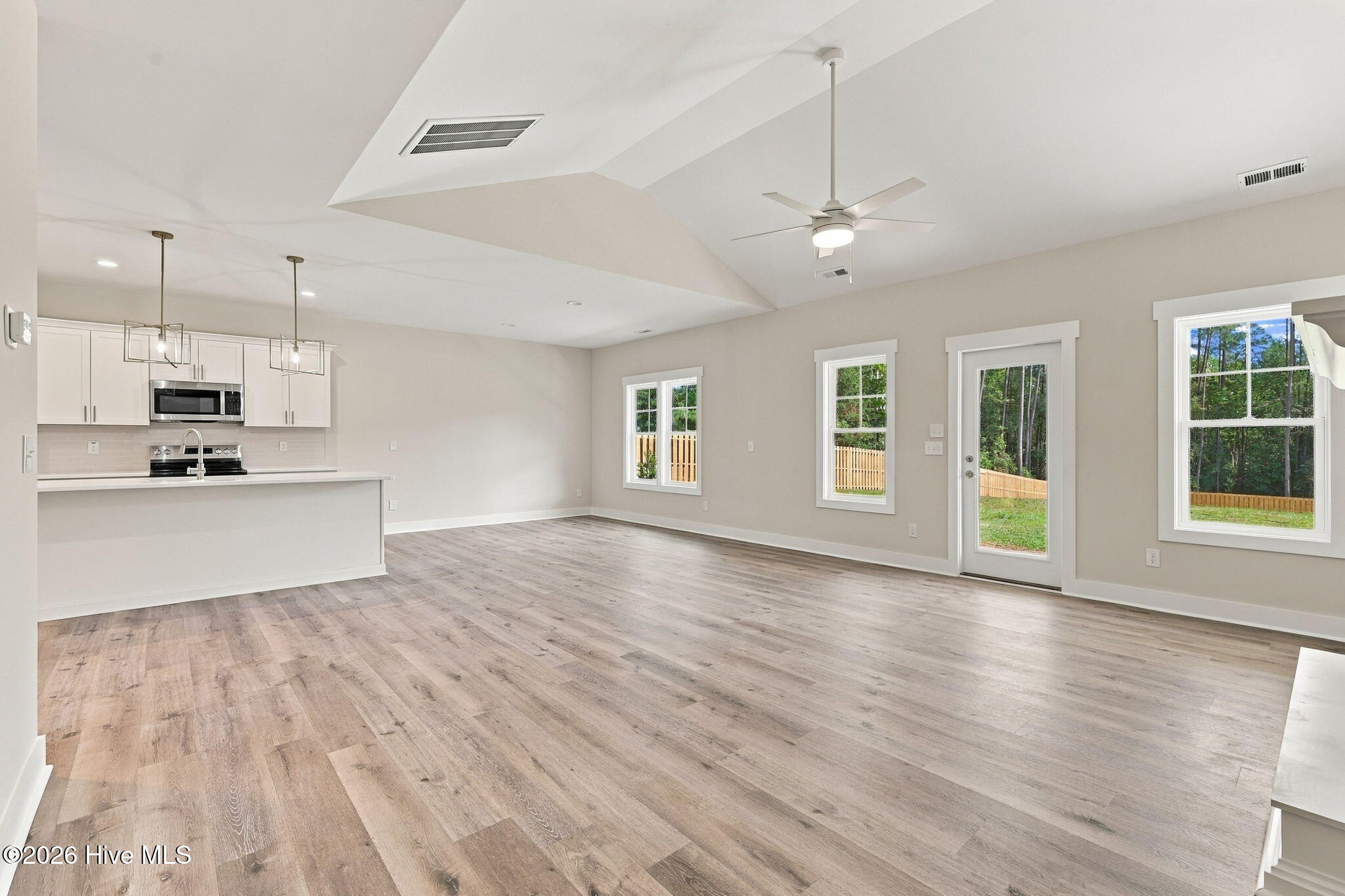 454 James Street Property Photo 14
