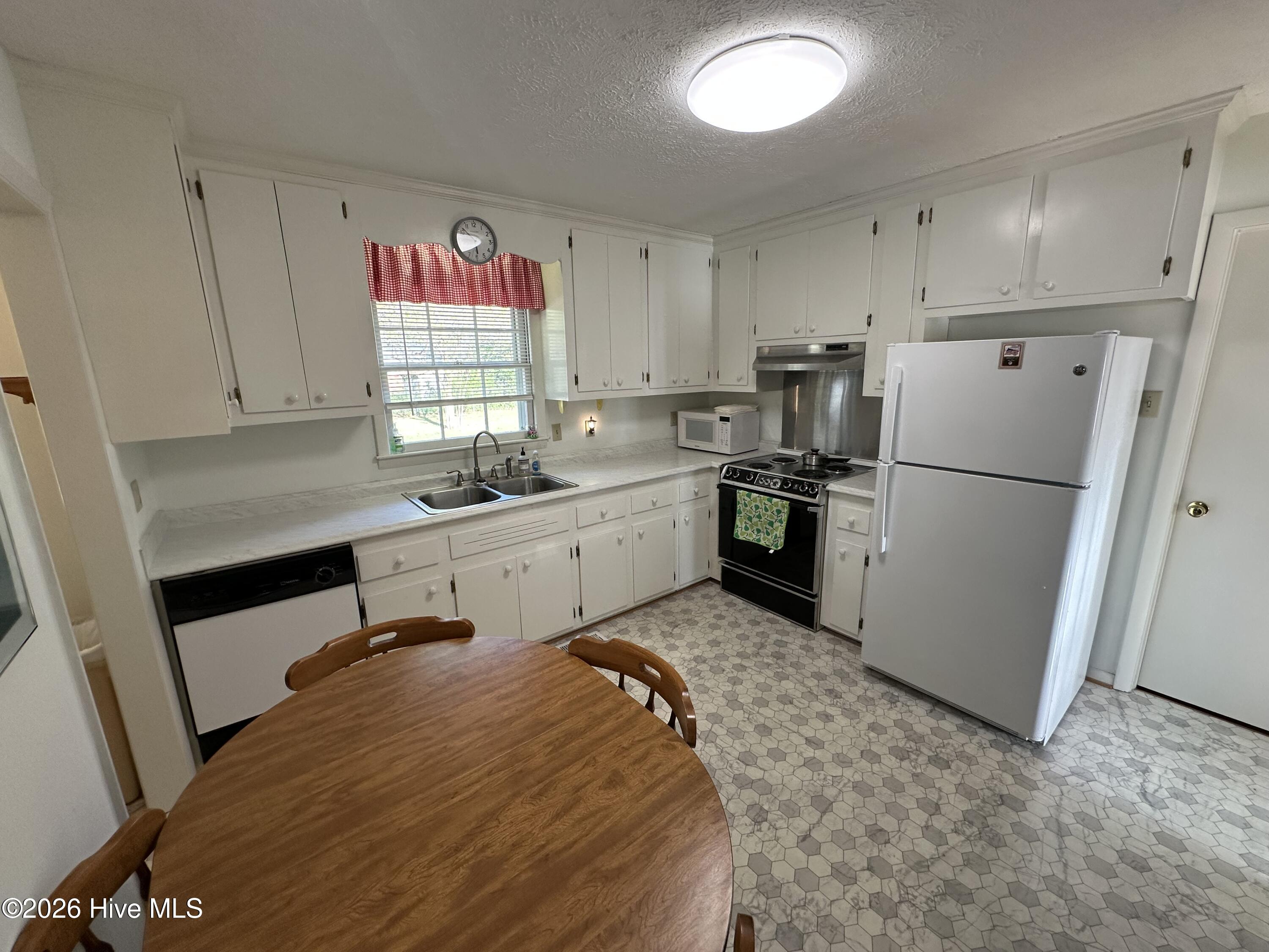 406 Johns Road Property Photo 4