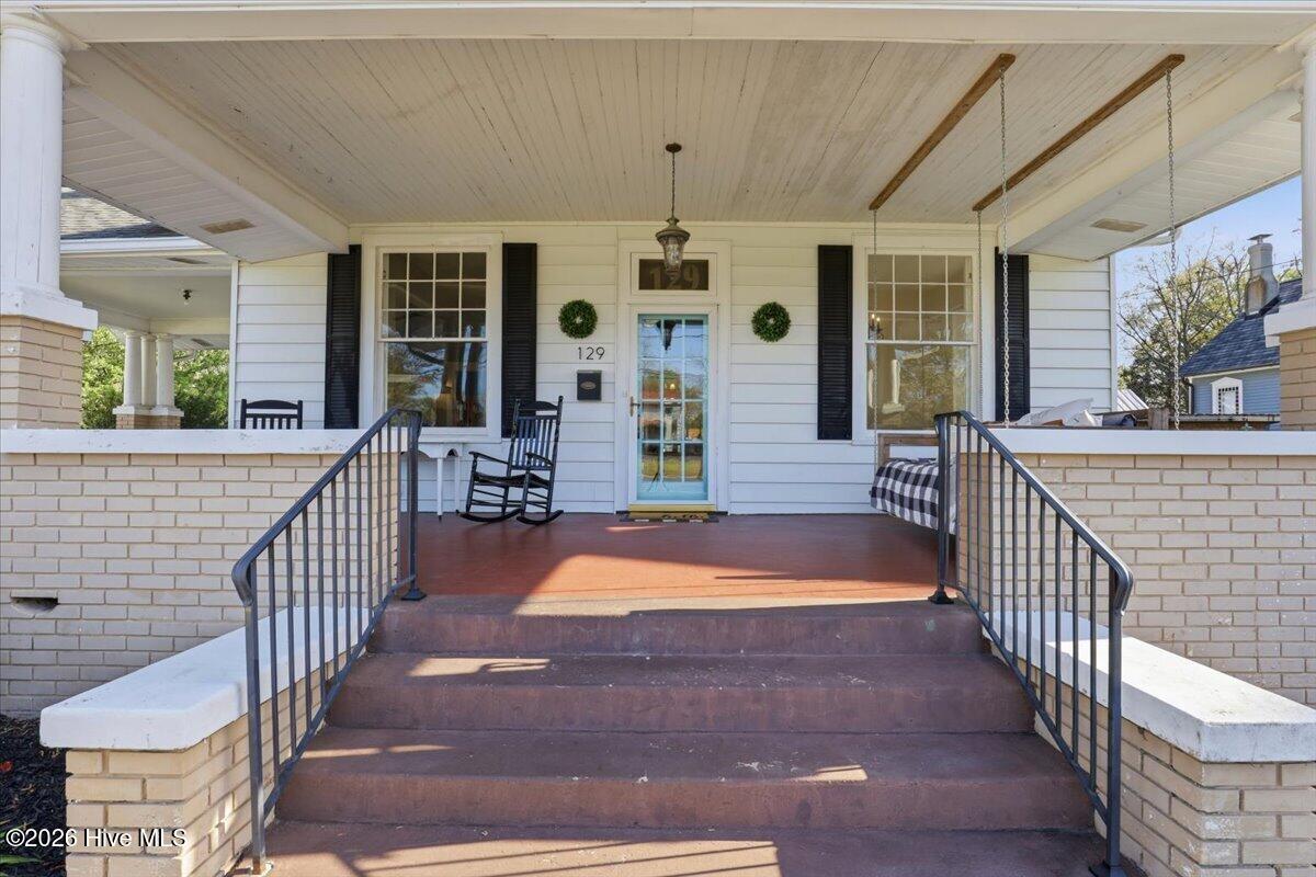 129 E Railroad Street Property Photo 4