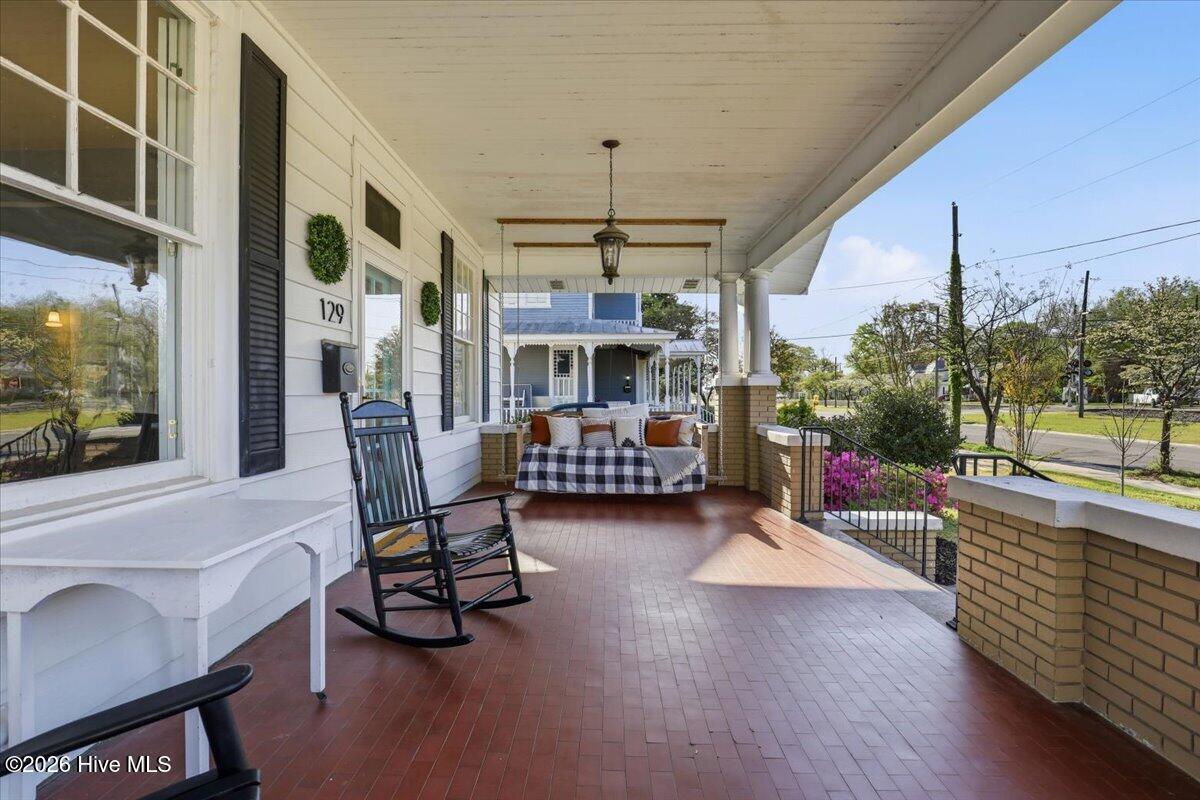 129 E Railroad Street Property Photo 5