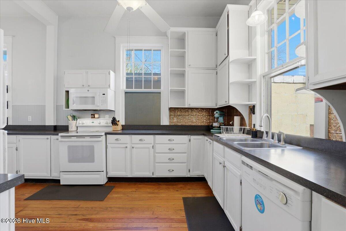 129 E Railroad Street Property Photo 11