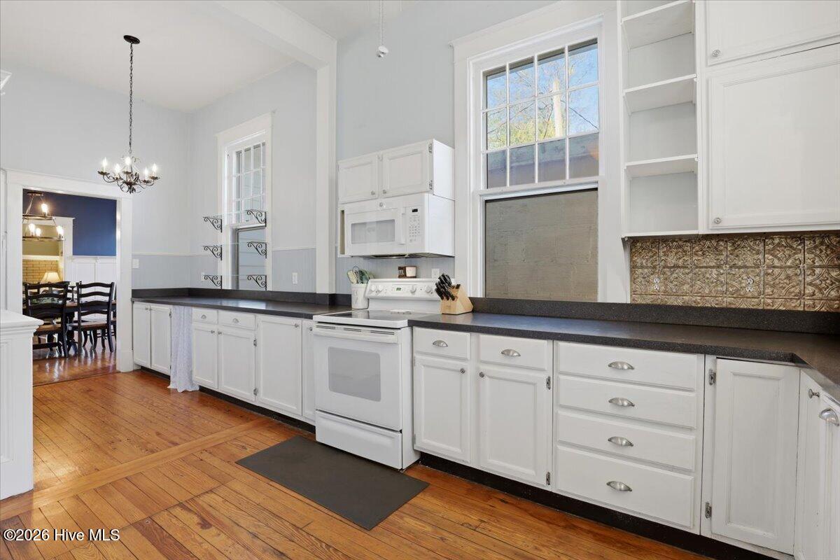 129 E Railroad Street Property Photo 13