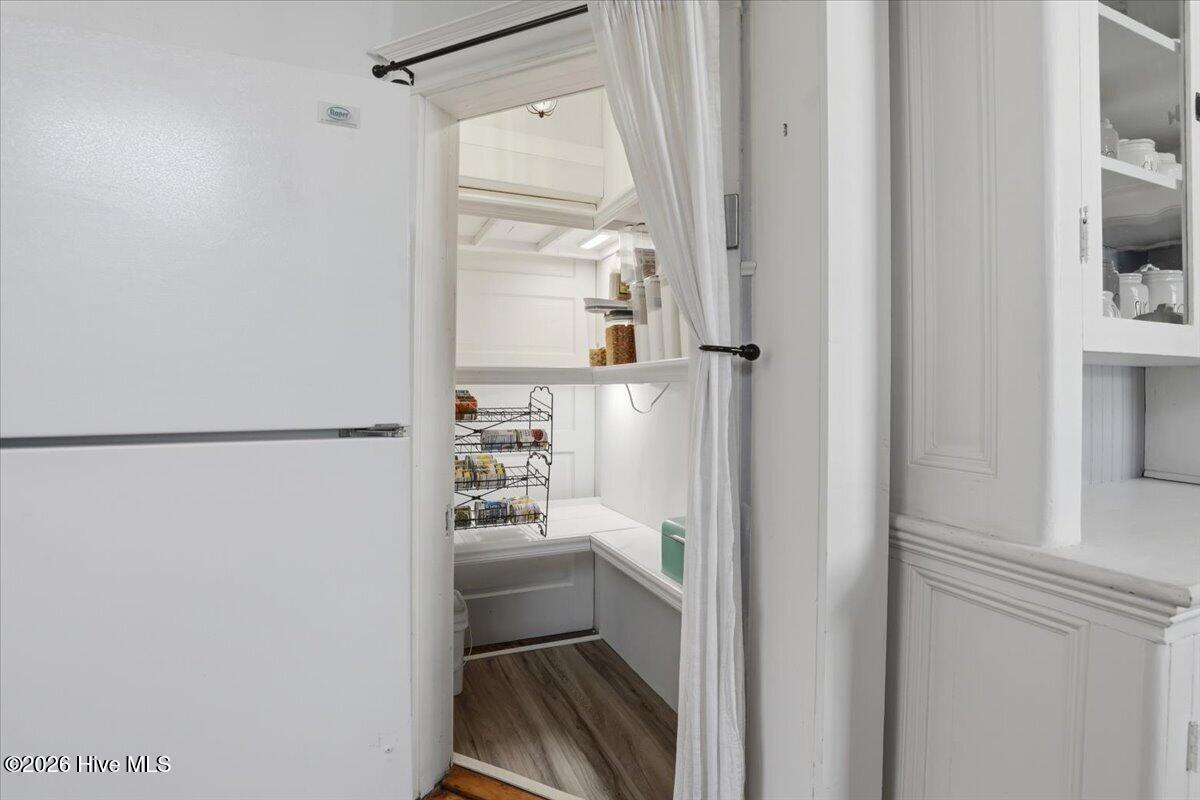 129 E Railroad Street Property Photo 14
