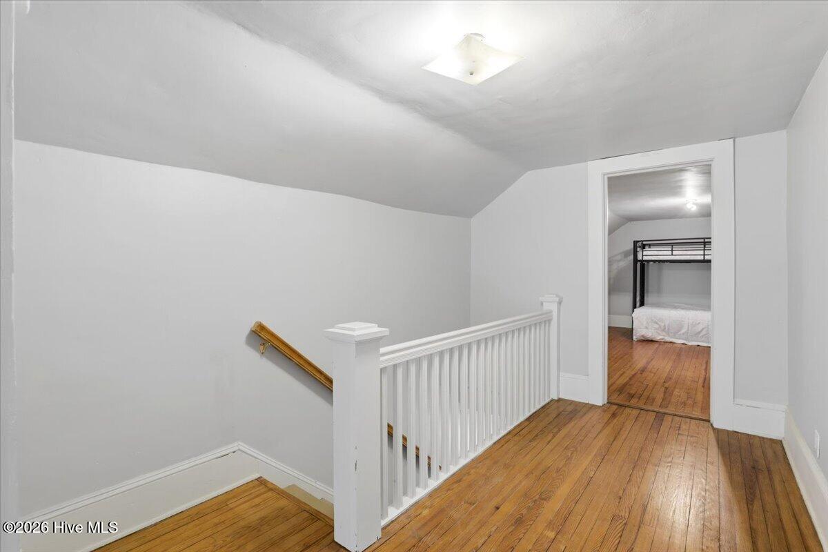 129 E Railroad Street Property Photo 27