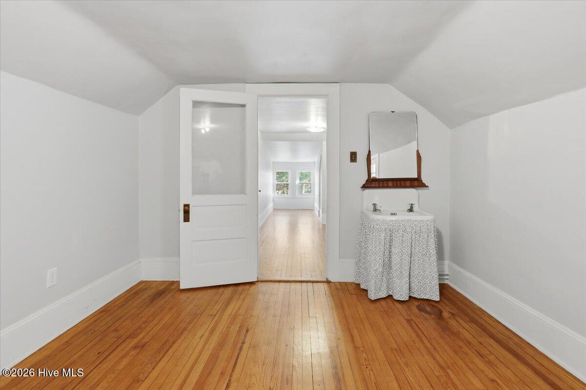 129 E Railroad Street Property Photo 29