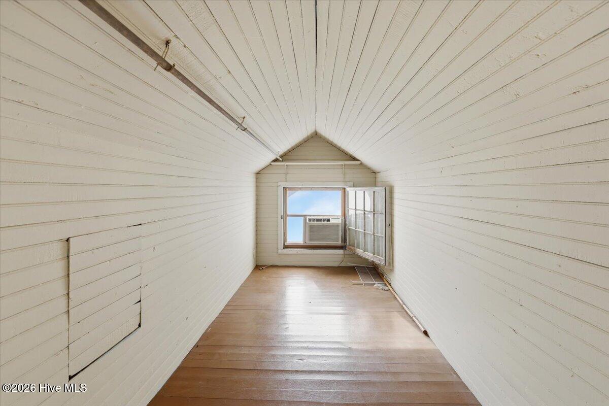 129 E Railroad Street Property Photo 31
