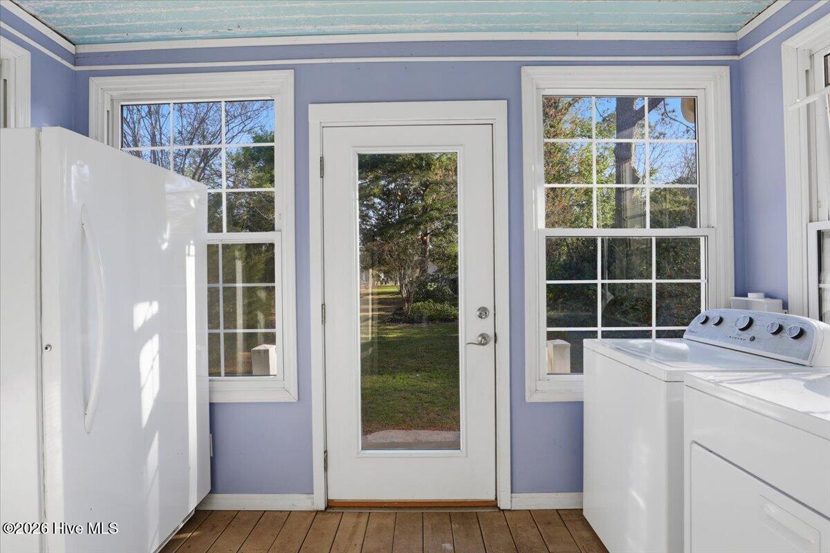 129 E Railroad Street Property Photo 32