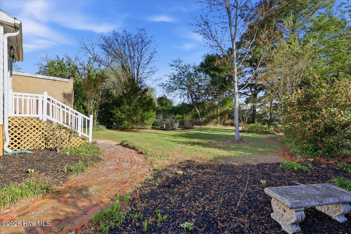 129 E Railroad Street Property Photo 35