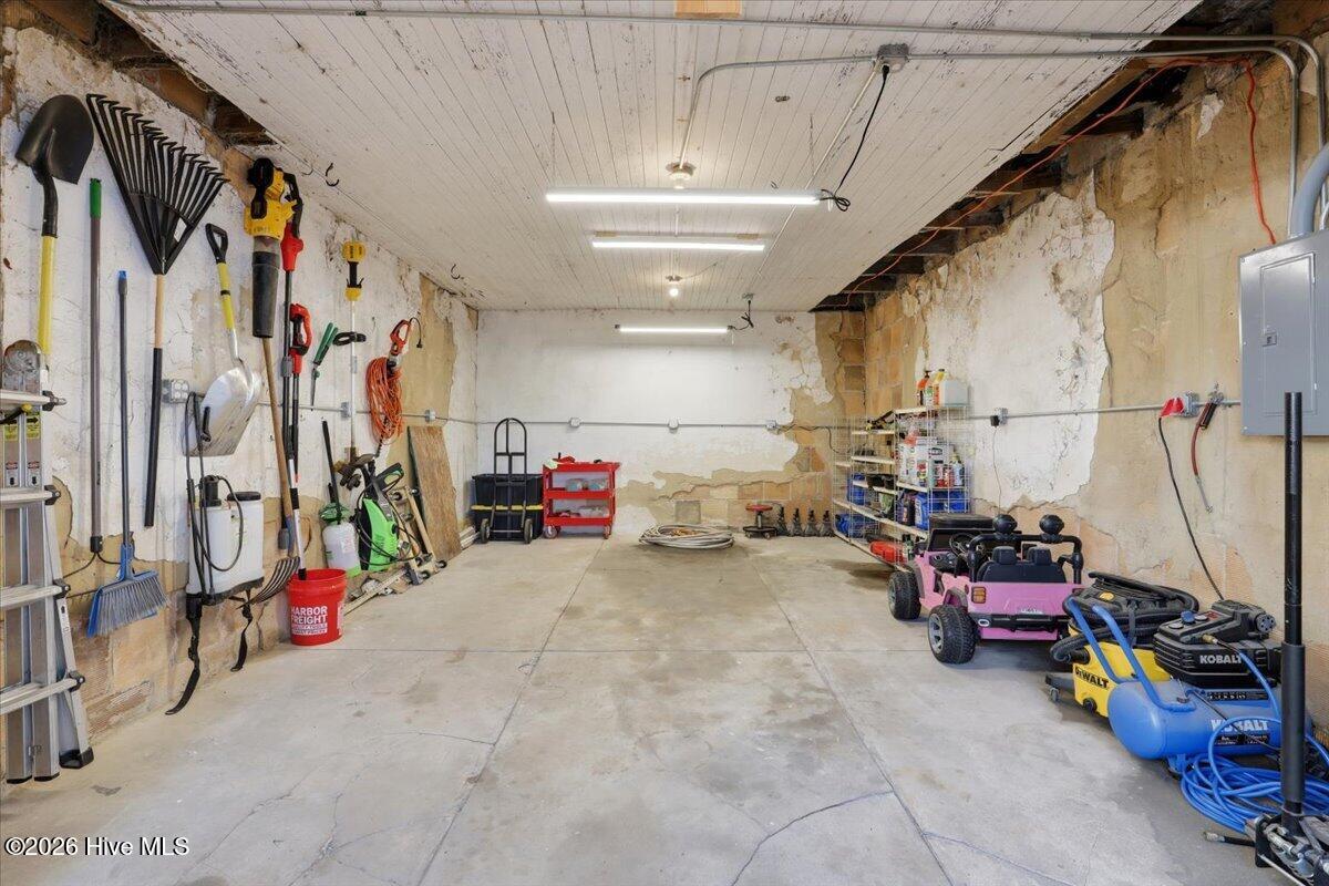 129 E Railroad Street Property Photo 37