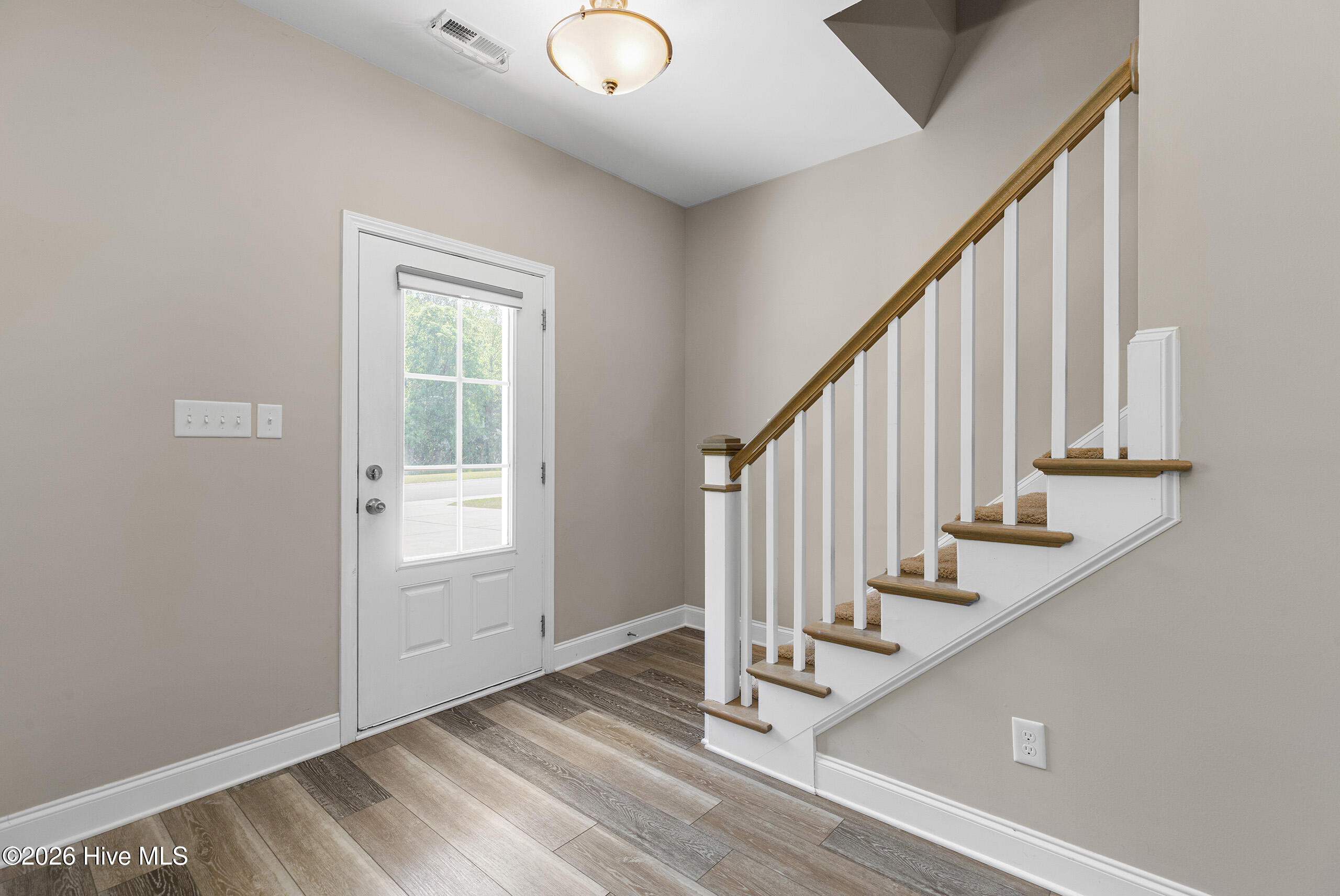 411 Jasmine Way Property Photo 6