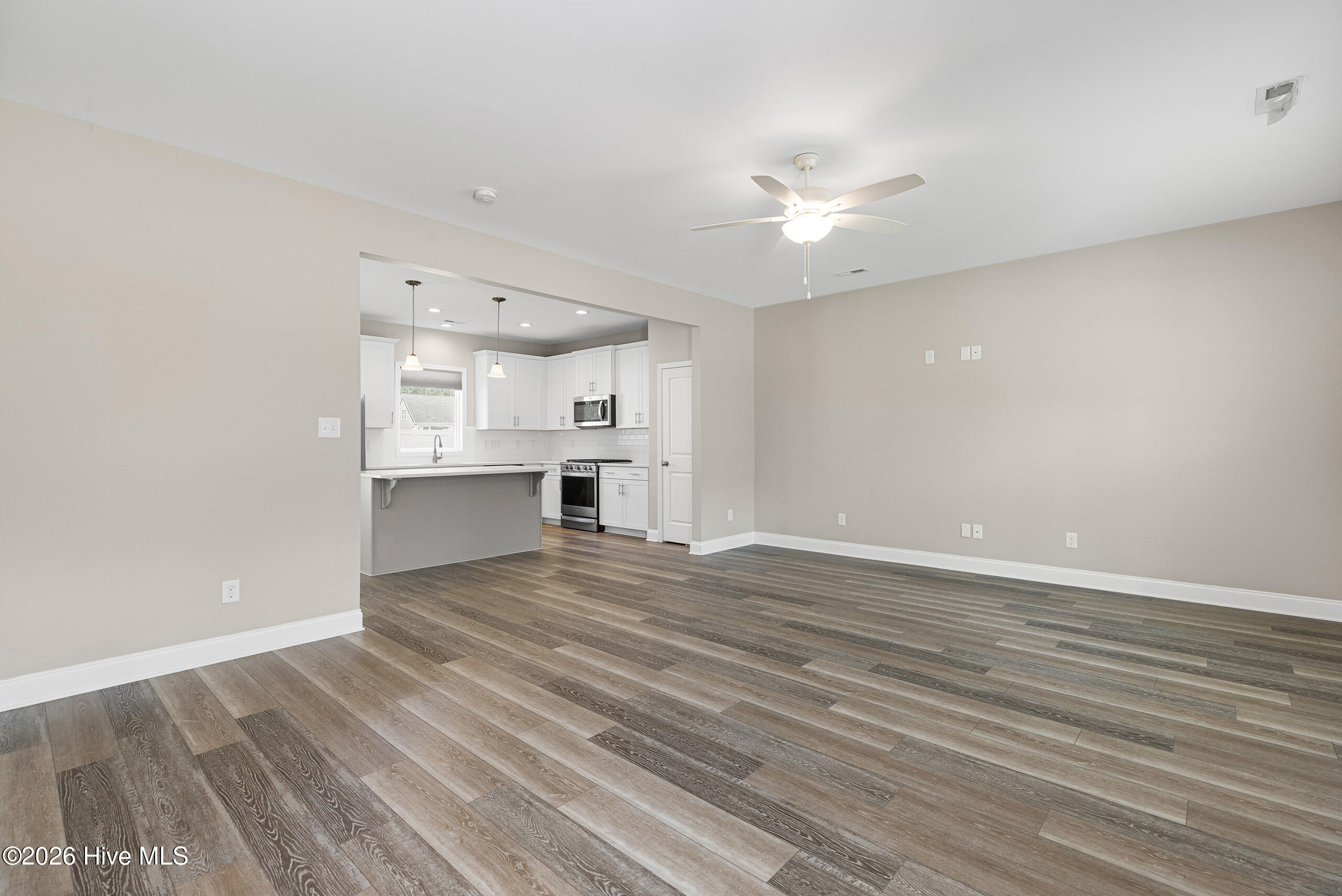 411 Jasmine Way Property Photo 7