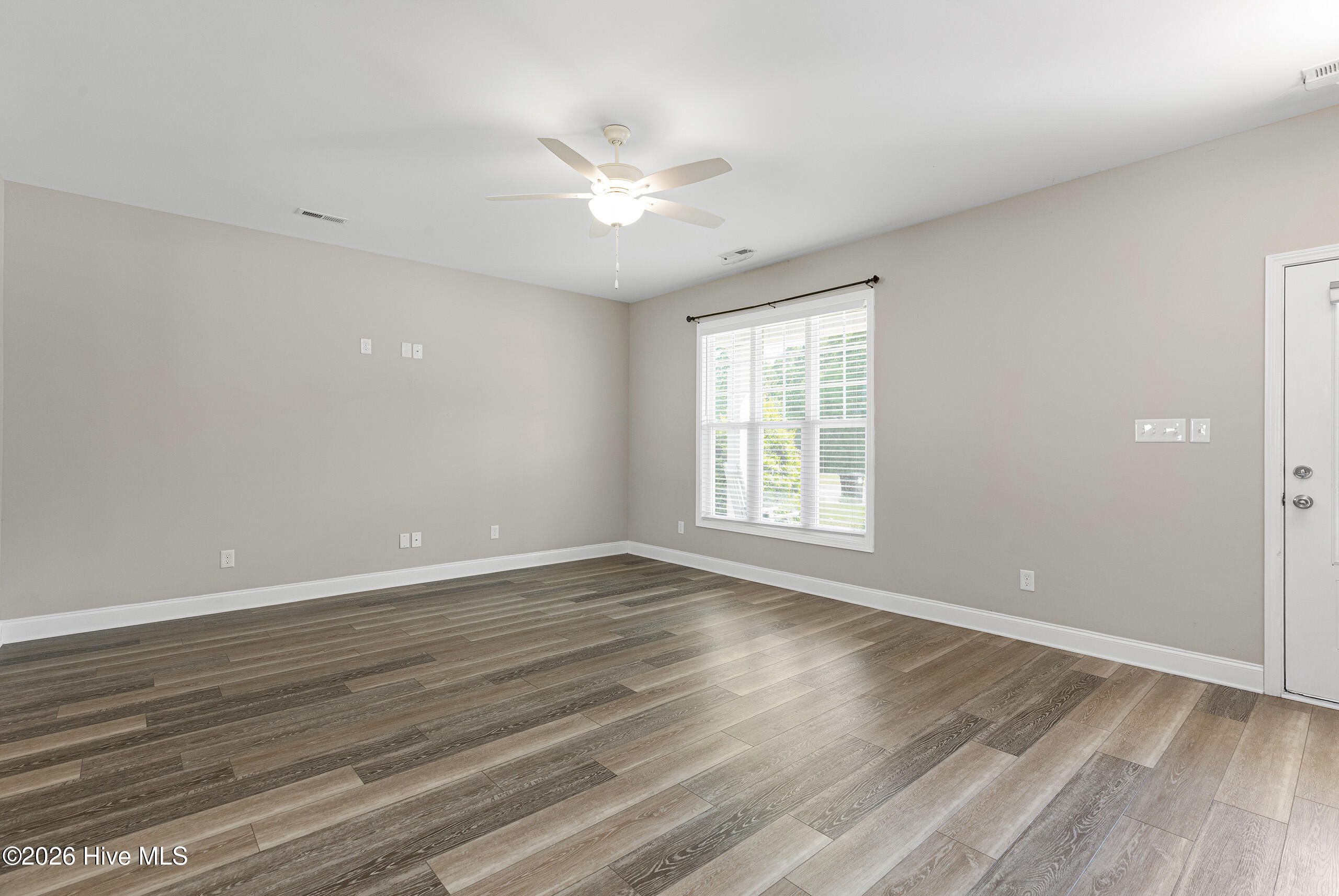 411 Jasmine Way Property Photo 8
