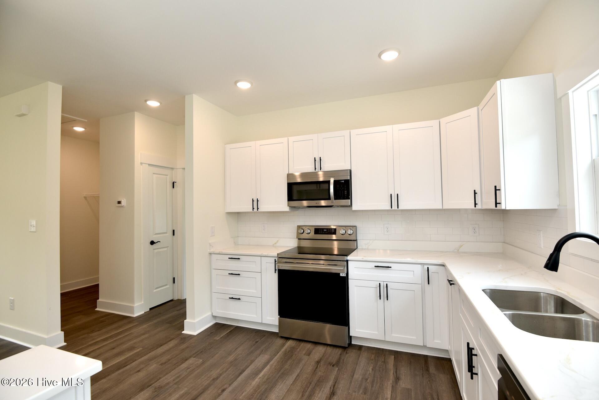 141 Laura Drive Property Photo 4
